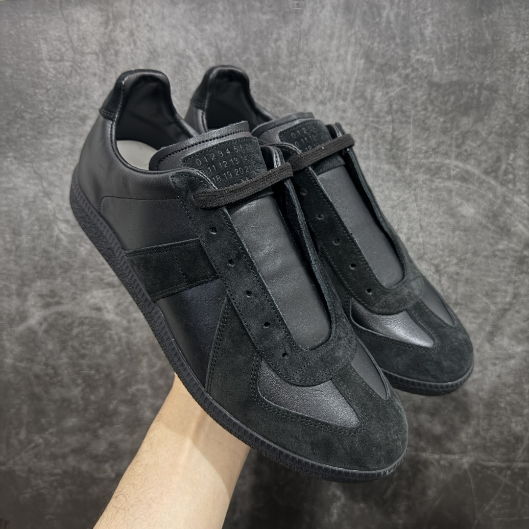 【ZOK纯原】Maison Margiela Calfskin Replica MM6 马吉拉复古低帮时尚德训鞋 私人订单打造 高端零售专供批次 全套原楦原纸板原厂数据开发 全鞋荧光划线卡点 胶水把控整洁度追求极致完美 多重QC质检 超越公司货的品控标准 实实在在的免检产品 原盒原配防尘袋购物卡 全网唯一正确0-23数字排版 一比一间距字体 内里全头层小羊皮 原版防滑鞋底设计 灰色翻毛牛皮 白色细纹贝利头层皮 依照原版逐帧开发 原装淡粉纸板中底带编号钢印 尺码：35 36 36.5 37 38 39 40 41 42 42.5 43 44 44.5 45-选品中心