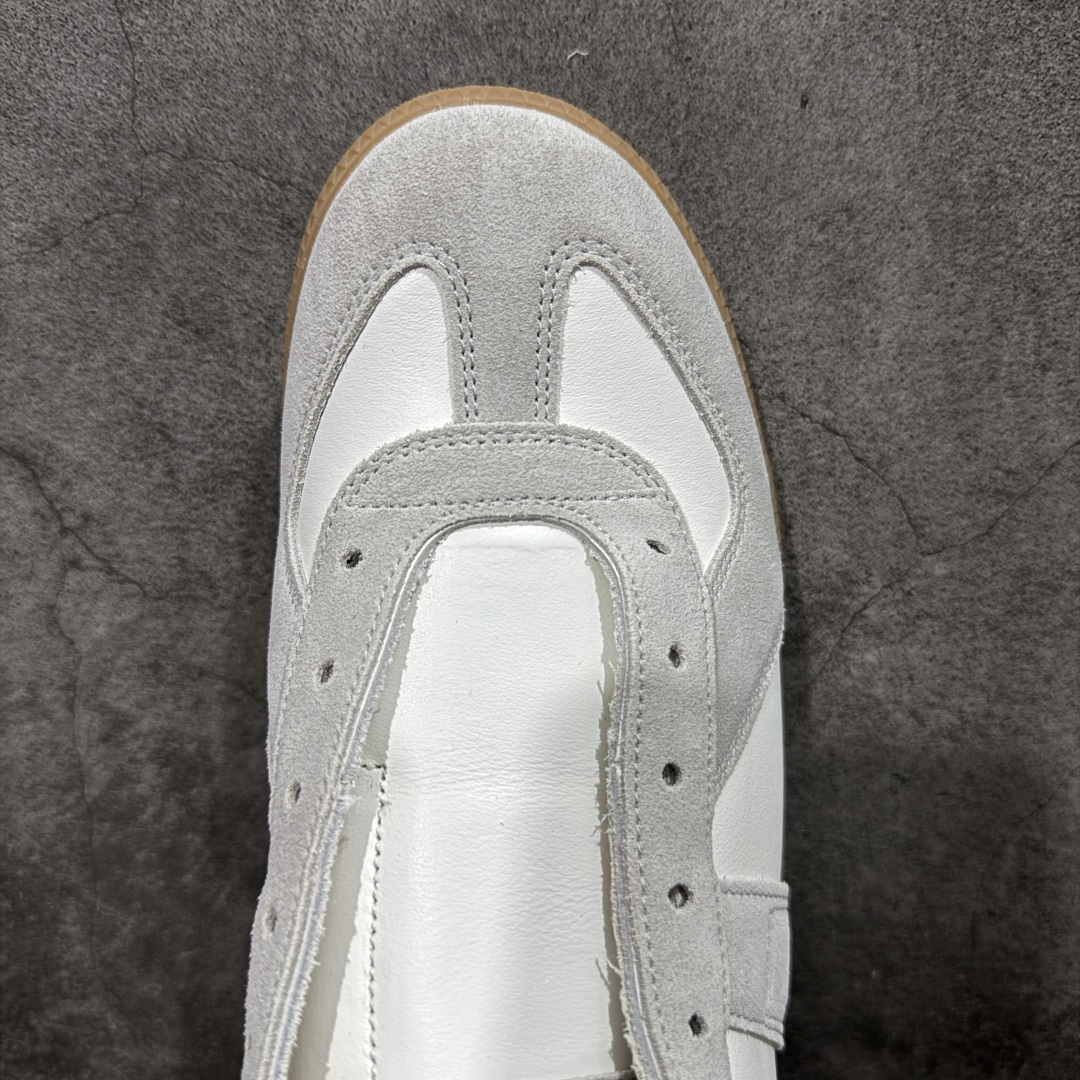 图片[5]-【ZOK纯原】Maison Margiela Calfskin Replica MM6 马吉拉复古低帮时尚德训鞋 私人订单打造 高端零售专供批次 全套原楦原纸板原厂数据开发 全鞋荧光划线卡点 胶水把控整洁度追求极致完美 多重QC质检 超越公司货的品控标准 实实在在的免检产品 原盒原配防尘袋购物卡 全网唯一正确0-23数字排版 一比一间距字体 内里全头层小羊皮 原版防滑鞋底设计 灰色翻毛牛皮 白色细纹贝利头层皮 依照原版逐帧开发 原装淡粉纸板中底带编号钢印 尺码：35 36 36.5 37 38 39 40 41 42 42.5 43 44 44.5 45-选品中心