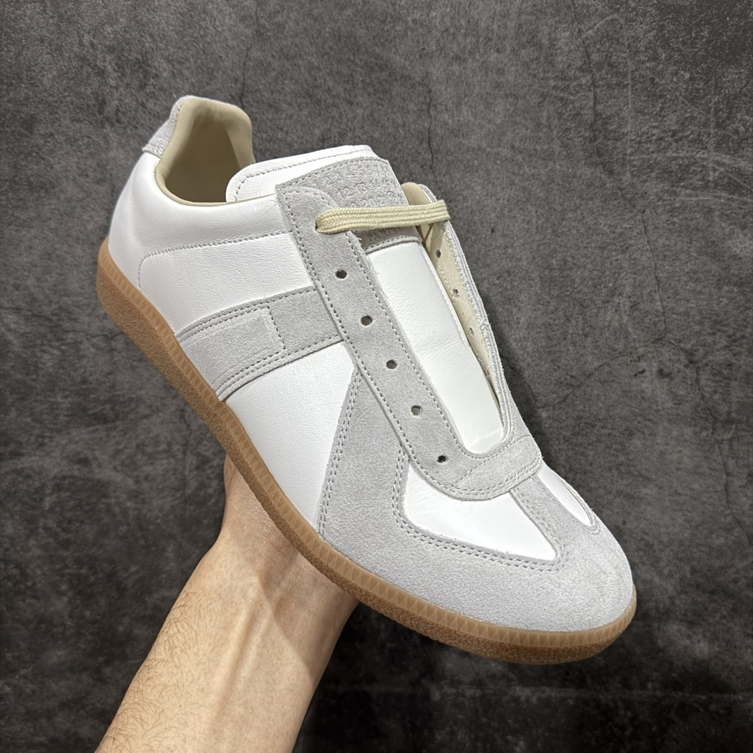 图片[3]-【ZOK纯原】Maison Margiela Calfskin Replica MM6 马吉拉复古低帮时尚德训鞋 私人订单打造 高端零售专供批次 全套原楦原纸板原厂数据开发 全鞋荧光划线卡点 胶水把控整洁度追求极致完美 多重QC质检 超越公司货的品控标准 实实在在的免检产品 原盒原配防尘袋购物卡 全网唯一正确0-23数字排版 一比一间距字体 内里全头层小羊皮 原版防滑鞋底设计 灰色翻毛牛皮 白色细纹贝利头层皮 依照原版逐帧开发 原装淡粉纸板中底带编号钢印 尺码：35 36 36.5 37 38 39 40 41 42 42.5 43 44 44.5 45-选品中心