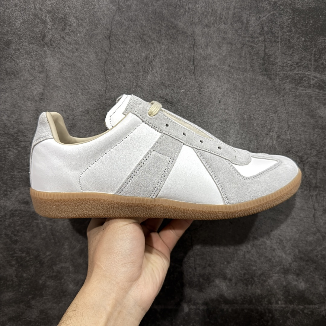 【ZOK纯原】Maison Margiela Calfskin Replica MM6 马吉拉复古低帮时尚德训鞋 私人订单打造 高端零售专供批次 全套原楦原纸板原厂数据开发 全鞋荧光划线卡点 胶水把控整洁度追求极致完美 多重QC质检 超越公司货的品控标准 实实在在的免检产品 原盒原配防尘袋购物卡 全网唯一正确0-23数字排版 一比一间距字体 内里全头层小羊皮 原版防滑鞋底设计 灰色翻毛牛皮 白色细纹贝利头层皮 依照原版逐帧开发 原装淡粉纸板中底带编号钢印 尺码：35 36 36.5 37 38 39 40 41 42 42.5 43 44 44.5 45-选品中心
