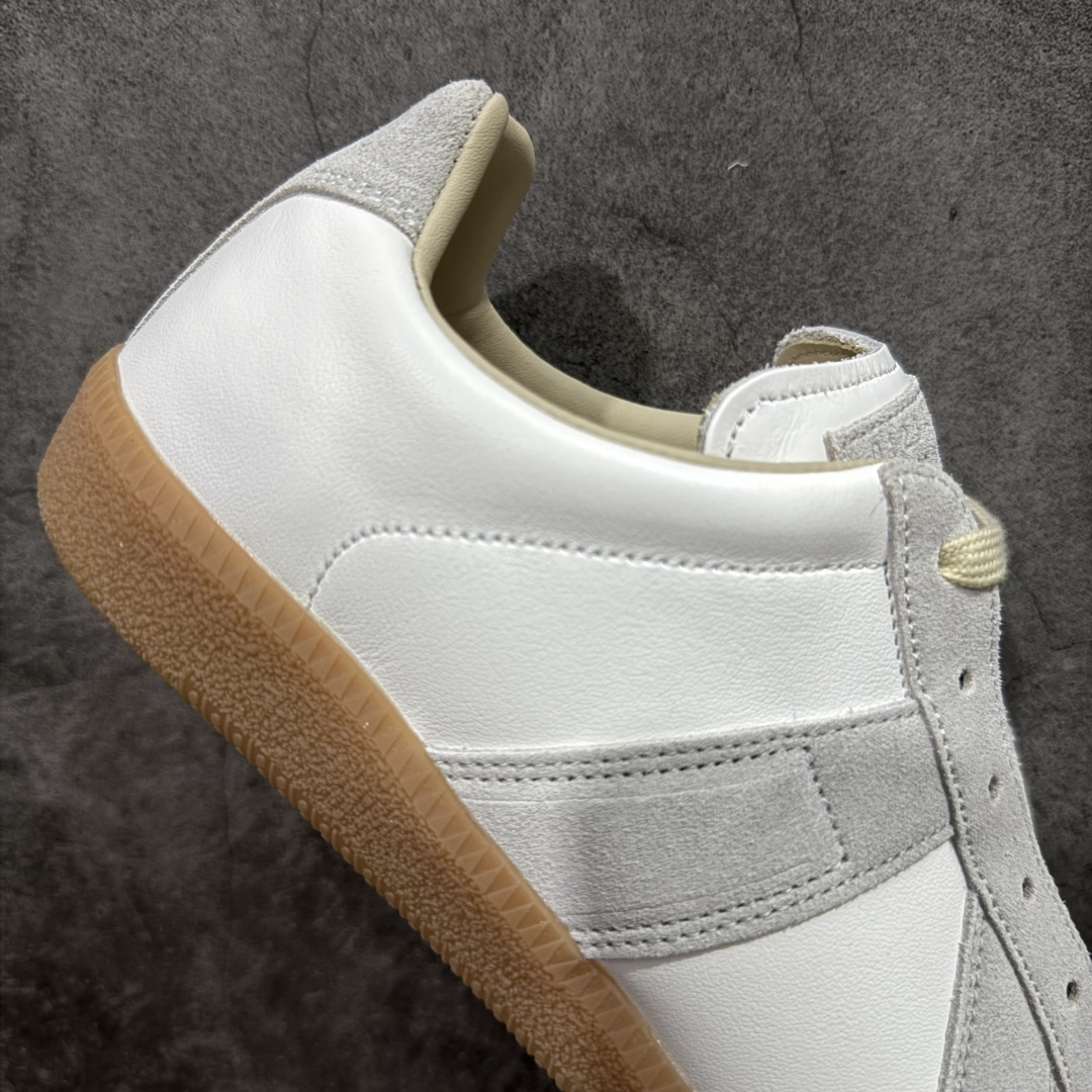 图片[7]-【ZOK纯原】Maison Margiela Calfskin Replica MM6 马吉拉复古低帮时尚德训鞋 私人订单打造 高端零售专供批次 全套原楦原纸板原厂数据开发 全鞋荧光划线卡点 胶水把控整洁度追求极致完美 多重QC质检 超越公司货的品控标准 实实在在的免检产品 原盒原配防尘袋购物卡 全网唯一正确0-23数字排版 一比一间距字体 内里全头层小羊皮 原版防滑鞋底设计 灰色翻毛牛皮 白色细纹贝利头层皮 依照原版逐帧开发 原装淡粉纸板中底带编号钢印 尺码：35 36 36.5 37 38 39 40 41 42 42.5 43 44 44.5 45-选品中心