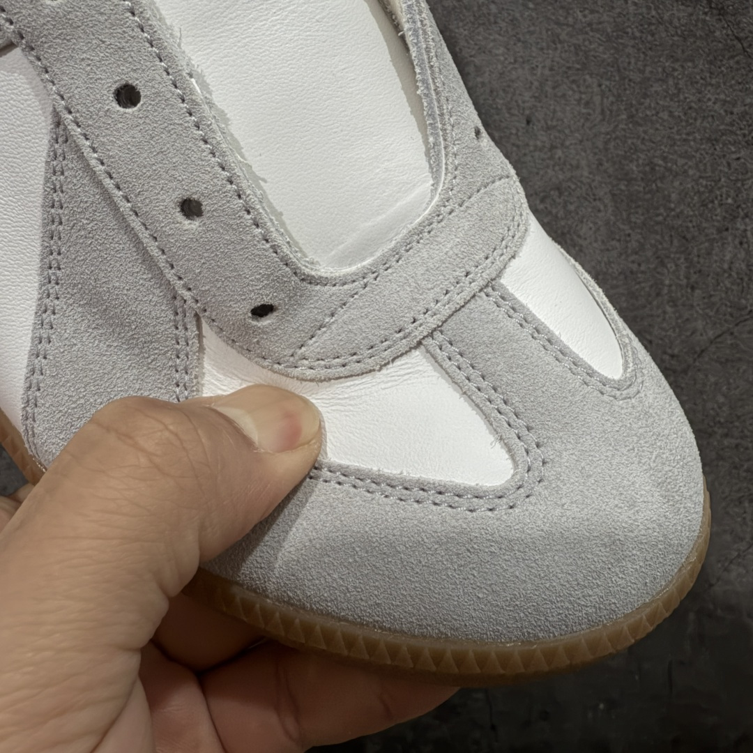 图片[4]-【ZOK纯原】Maison Margiela Calfskin Replica MM6 马吉拉复古低帮时尚德训鞋 私人订单打造 高端零售专供批次 全套原楦原纸板原厂数据开发 全鞋荧光划线卡点 胶水把控整洁度追求极致完美 多重QC质检 超越公司货的品控标准 实实在在的免检产品 原盒原配防尘袋购物卡 全网唯一正确0-23数字排版 一比一间距字体 内里全头层小羊皮 原版防滑鞋底设计 灰色翻毛牛皮 白色细纹贝利头层皮 依照原版逐帧开发 原装淡粉纸板中底带编号钢印 尺码：35 36 36.5 37 38 39 40 41 42 42.5 43 44 44.5 45-选品中心