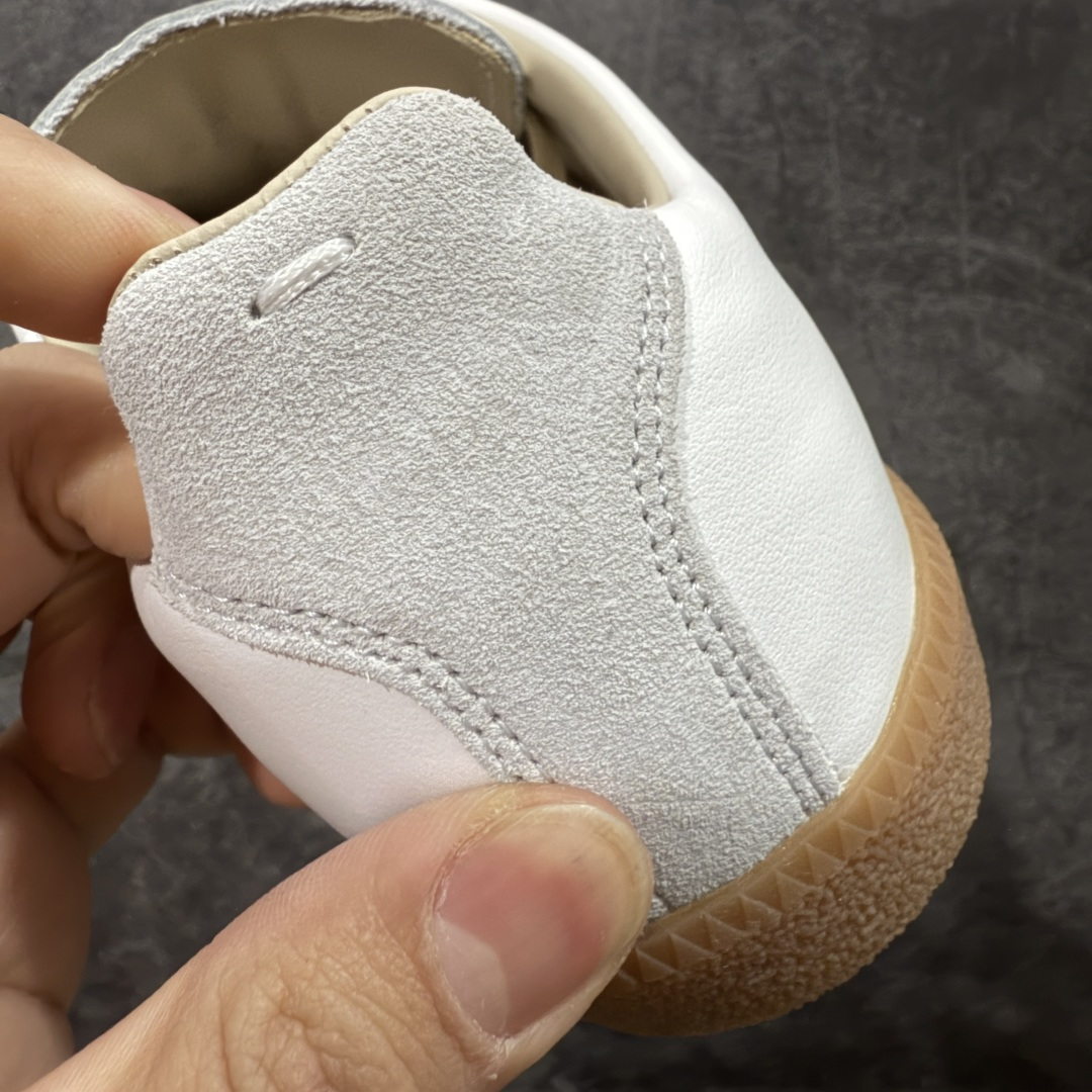 图片[2]-【ZOK纯原】Maison Margiela Calfskin Replica MM6 马吉拉复古低帮时尚德训鞋 私人订单打造 高端零售专供批次 全套原楦原纸板原厂数据开发 全鞋荧光划线卡点 胶水把控整洁度追求极致完美 多重QC质检 超越公司货的品控标准 实实在在的免检产品 原盒原配防尘袋购物卡 全网唯一正确0-23数字排版 一比一间距字体 内里全头层小羊皮 原版防滑鞋底设计 灰色翻毛牛皮 白色细纹贝利头层皮 依照原版逐帧开发 原装淡粉纸板中底带编号钢印 尺码：35 36 36.5 37 38 39 40 41 42 42.5 43 44 44.5 45-选品中心