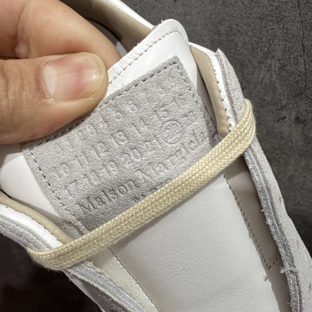 图片[5]-【ZOK纯原】Maison Margiela Calfskin Replica MM6 马吉拉复古低帮时尚德训鞋 私人订单打造 高端零售专供批次 全套原楦原纸板原厂数据开发 全鞋荧光划线卡点 胶水把控整洁度追求极致完美 多重QC质检 超越公司货的品控标准 实实在在的免检产品 原盒原配防尘袋购物卡 全网唯一正确0-23数字排版 一比一间距字体 内里全头层小羊皮 原版防滑鞋底设计 灰色翻毛牛皮 白色细纹贝利头层皮 依照原版逐帧开发 原装淡粉纸板中底带编号钢印 尺码：35 36 36.5 37 38 39 40 41 42 42.5 43 44 44.5 45-选品中心