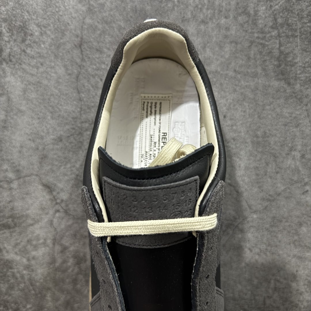 图片[8]-【ZOK纯原】Maison Margiela Calfskin Replica MM6 马吉拉复古低帮时尚德训鞋 私人订单打造 高端零售专供批次 全套原楦原纸板原厂数据开发 全鞋荧光划线卡点 胶水把控整洁度追求极致完美 多重QC质检 超越公司货的品控标准 实实在在的免检产品 原盒原配防尘袋购物卡 全网唯一正确0-23数字排版 一比一间距字体 内里全头层小羊皮 原版防滑鞋底设计 灰色翻毛牛皮 白色细纹贝利头层皮 依照原版逐帧开发 原装淡粉纸板中底带编号钢印 尺码：35 36 36.5 37 38 39 40 41 42 42.5 43 44 44.5 45-选品中心