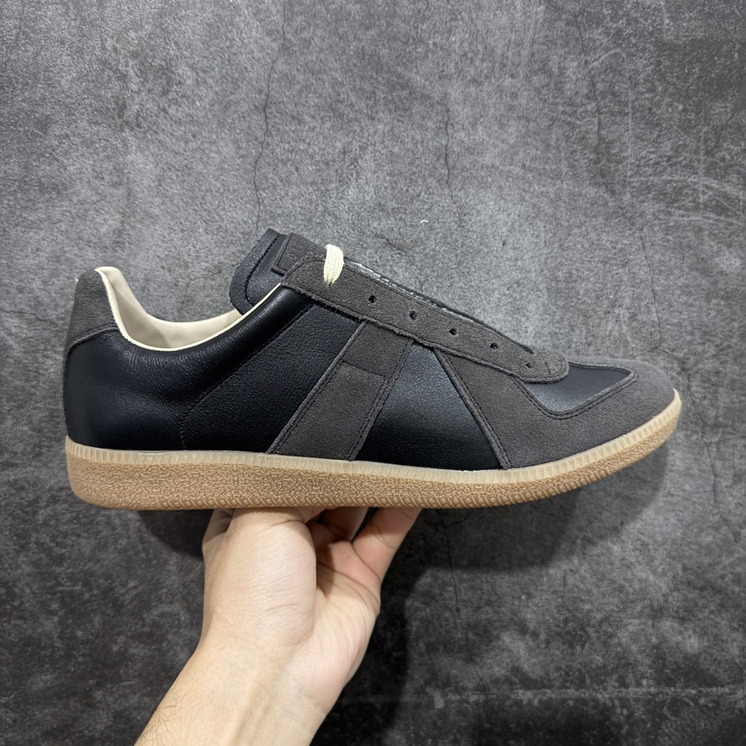 【ZOK纯原】Maison Margiela Calfskin Replica MM6 马吉拉复古低帮时尚德训鞋 私人订单打造 高端零售专供批次 全套原楦原纸板原厂数据开发 全鞋荧光划线卡点 胶水把控整洁度追求极致完美 多重QC质检 超越公司货的品控标准 实实在在的免检产品 原盒原配防尘袋购物卡 全网唯一正确0-23数字排版 一比一间距字体 内里全头层小羊皮 原版防滑鞋底设计 灰色翻毛牛皮 白色细纹贝利头层皮 依照原版逐帧开发 原装淡粉纸板中底带编号钢印 尺码：35 36 36.5 37 38 39 40 41 42 42.5 43 44 44.5 45-选品中心