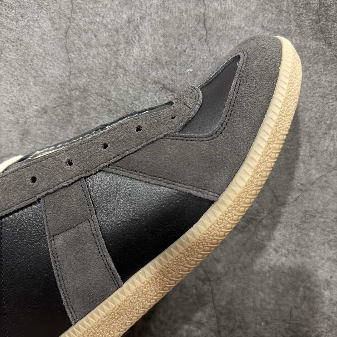 图片[6]-【ZOK纯原】Maison Margiela Calfskin Replica MM6 马吉拉复古低帮时尚德训鞋 私人订单打造 高端零售专供批次 全套原楦原纸板原厂数据开发 全鞋荧光划线卡点 胶水把控整洁度追求极致完美 多重QC质检 超越公司货的品控标准 实实在在的免检产品 原盒原配防尘袋购物卡 全网唯一正确0-23数字排版 一比一间距字体 内里全头层小羊皮 原版防滑鞋底设计 灰色翻毛牛皮 白色细纹贝利头层皮 依照原版逐帧开发 原装淡粉纸板中底带编号钢印 尺码：35 36 36.5 37 38 39 40 41 42 42.5 43 44 44.5 45-选品中心