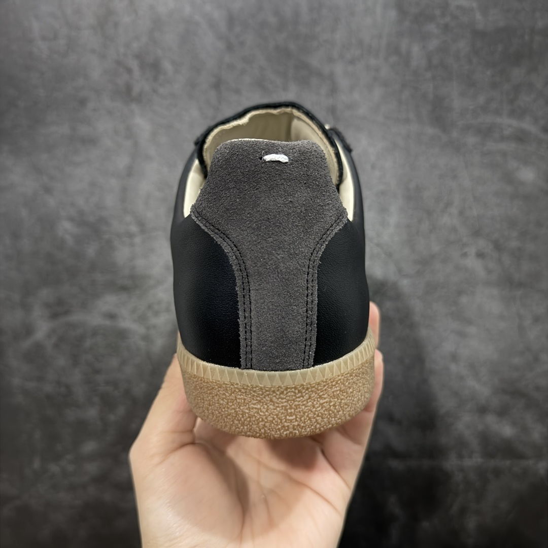 图片[4]-【ZOK纯原】Maison Margiela Calfskin Replica MM6 马吉拉复古低帮时尚德训鞋 私人订单打造 高端零售专供批次 全套原楦原纸板原厂数据开发 全鞋荧光划线卡点 胶水把控整洁度追求极致完美 多重QC质检 超越公司货的品控标准 实实在在的免检产品 原盒原配防尘袋购物卡 全网唯一正确0-23数字排版 一比一间距字体 内里全头层小羊皮 原版防滑鞋底设计 灰色翻毛牛皮 白色细纹贝利头层皮 依照原版逐帧开发 原装淡粉纸板中底带编号钢印 尺码：35 36 36.5 37 38 39 40 41 42 42.5 43 44 44.5 45-选品中心