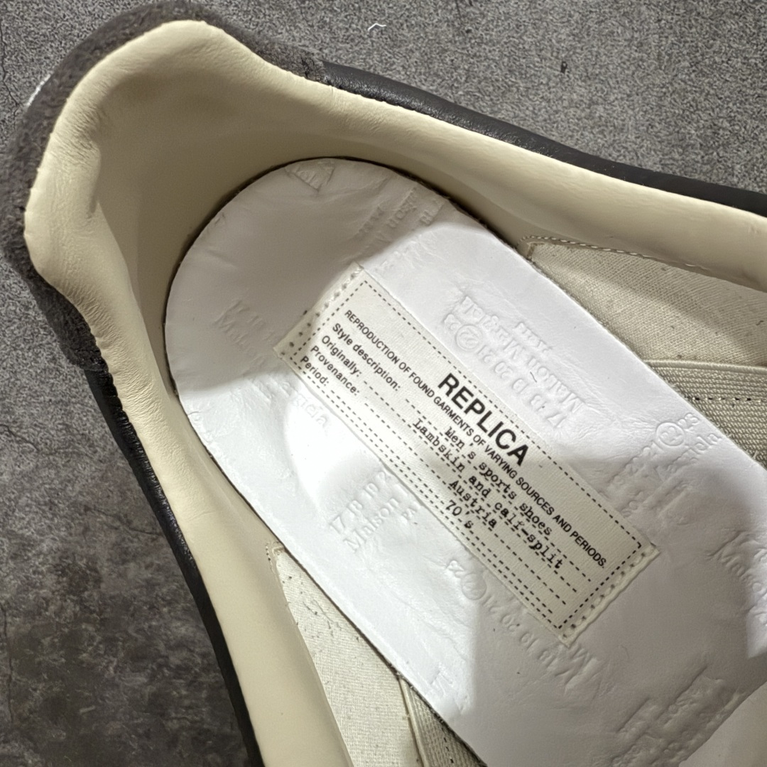 图片[8]-【ZOK纯原】Maison Margiela Calfskin Replica MM6 马吉拉复古低帮时尚德训鞋 私人订单打造 高端零售专供批次 全套原楦原纸板原厂数据开发 全鞋荧光划线卡点 胶水把控整洁度追求极致完美 多重QC质检 超越公司货的品控标准 实实在在的免检产品 原盒原配防尘袋购物卡 全网唯一正确0-23数字排版 一比一间距字体 内里全头层小羊皮 原版防滑鞋底设计 灰色翻毛牛皮 白色细纹贝利头层皮 依照原版逐帧开发 原装淡粉纸板中底带编号钢印 尺码：35 36 36.5 37 38 39 40 41 42 42.5 43 44 44.5 45-选品中心