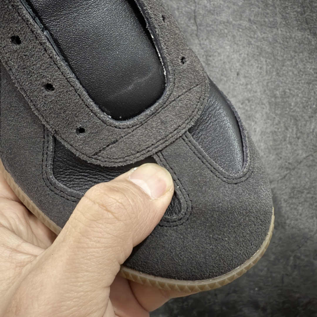 图片[5]-【ZOK纯原】Maison Margiela Calfskin Replica MM6 马吉拉复古低帮时尚德训鞋 私人订单打造 高端零售专供批次 全套原楦原纸板原厂数据开发 全鞋荧光划线卡点 胶水把控整洁度追求极致完美 多重QC质检 超越公司货的品控标准 实实在在的免检产品 原盒原配防尘袋购物卡 全网唯一正确0-23数字排版 一比一间距字体 内里全头层小羊皮 原版防滑鞋底设计 灰色翻毛牛皮 白色细纹贝利头层皮 依照原版逐帧开发 原装淡粉纸板中底带编号钢印 尺码：35 36 36.5 37 38 39 40 41 42 42.5 43 44 44.5 45-选品中心