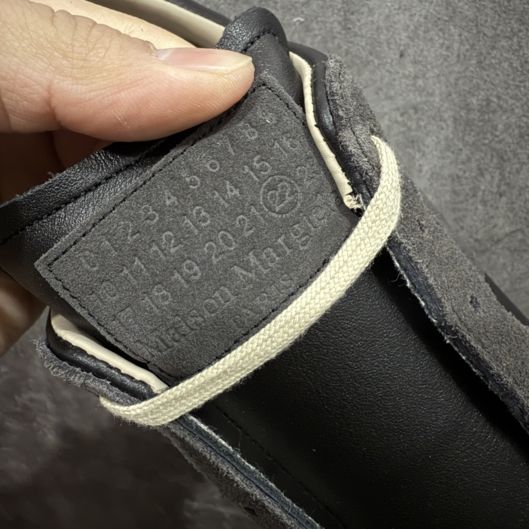 图片[6]-【ZOK纯原】Maison Margiela Calfskin Replica MM6 马吉拉复古低帮时尚德训鞋 私人订单打造 高端零售专供批次 全套原楦原纸板原厂数据开发 全鞋荧光划线卡点 胶水把控整洁度追求极致完美 多重QC质检 超越公司货的品控标准 实实在在的免检产品 原盒原配防尘袋购物卡 全网唯一正确0-23数字排版 一比一间距字体 内里全头层小羊皮 原版防滑鞋底设计 灰色翻毛牛皮 白色细纹贝利头层皮 依照原版逐帧开发 原装淡粉纸板中底带编号钢印 尺码：35 36 36.5 37 38 39 40 41 42 42.5 43 44 44.5 45-选品中心