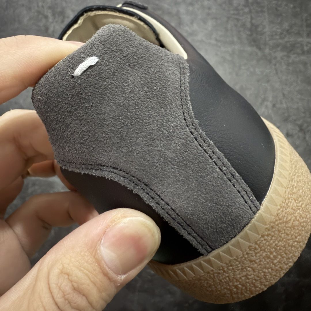 图片[2]-【ZOK纯原】Maison Margiela Calfskin Replica MM6 马吉拉复古低帮时尚德训鞋 私人订单打造 高端零售专供批次 全套原楦原纸板原厂数据开发 全鞋荧光划线卡点 胶水把控整洁度追求极致完美 多重QC质检 超越公司货的品控标准 实实在在的免检产品 原盒原配防尘袋购物卡 全网唯一正确0-23数字排版 一比一间距字体 内里全头层小羊皮 原版防滑鞋底设计 灰色翻毛牛皮 白色细纹贝利头层皮 依照原版逐帧开发 原装淡粉纸板中底带编号钢印 尺码：35 36 36.5 37 38 39 40 41 42 42.5 43 44 44.5 45-选品中心