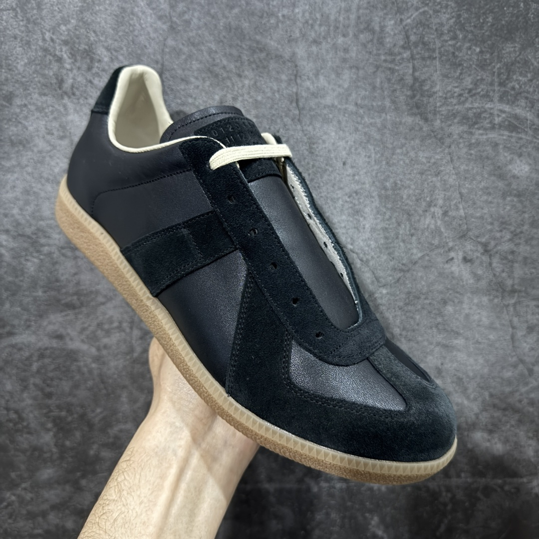 图片[3]-【ZOK纯原】Maison Margiela Calfskin Replica MM6 马吉拉复古低帮时尚德训鞋 私人订单打造 高端零售专供批次 全套原楦原纸板原厂数据开发 全鞋荧光划线卡点 胶水把控整洁度追求极致完美 多重QC质检 超越公司货的品控标准 实实在在的免检产品 原盒原配防尘袋购物卡 全网唯一正确0-23数字排版 一比一间距字体 内里全头层小羊皮 原版防滑鞋底设计 灰色翻毛牛皮 白色细纹贝利头层皮 依照原版逐帧开发 原装淡粉纸板中底带编号钢印 尺码：35 36 36.5 37 38 39 40 41 42 42.5 43 44 44.5 45-选品中心