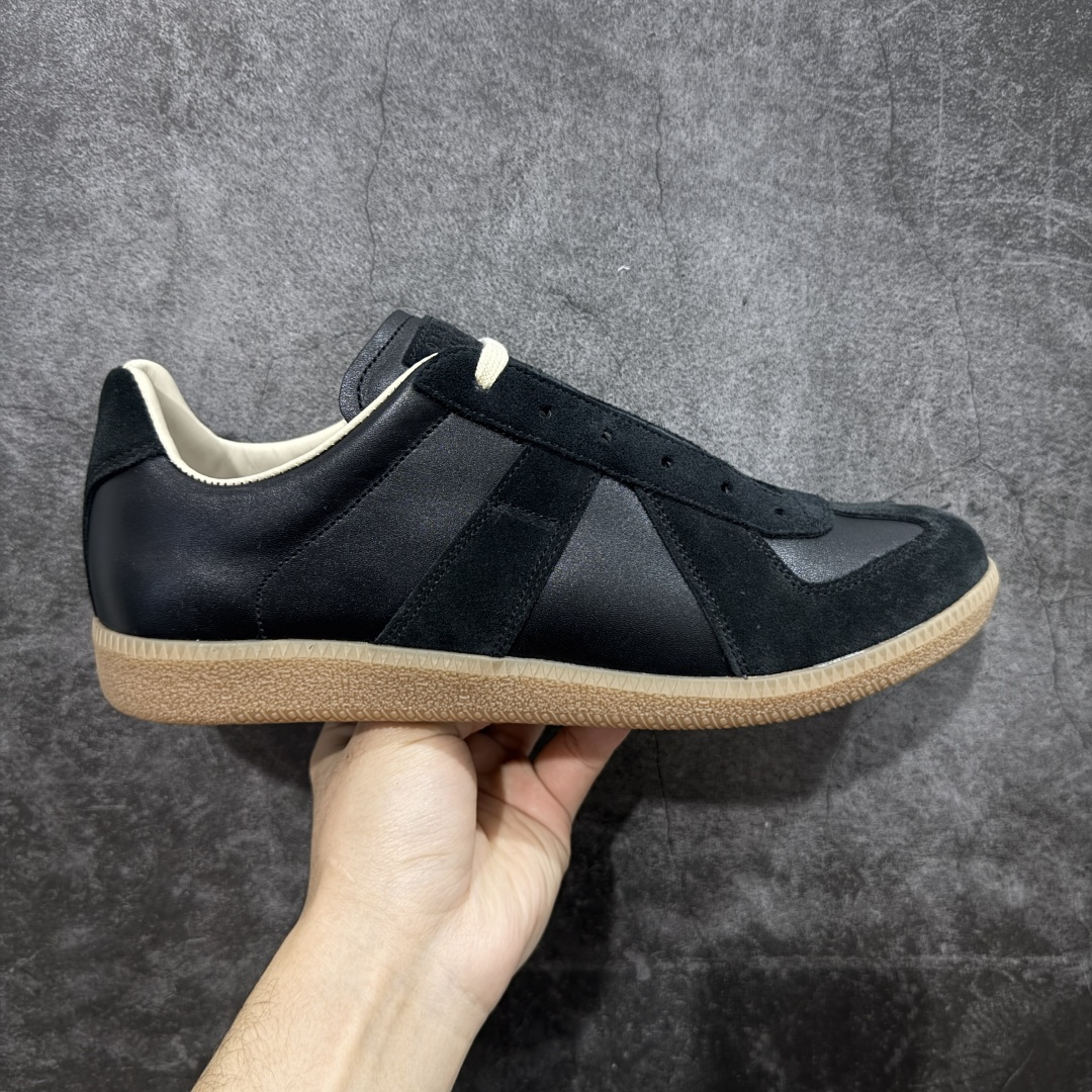 【ZOK纯原】Maison Margiela Calfskin Replica MM6 马吉拉复古低帮时尚德训鞋 私人订单打造 高端零售专供批次 全套原楦原纸板原厂数据开发 全鞋荧光划线卡点 胶水把控整洁度追求极致完美 多重QC质检 超越公司货的品控标准 实实在在的免检产品 原盒原配防尘袋购物卡 全网唯一正确0-23数字排版 一比一间距字体 内里全头层小羊皮 原版防滑鞋底设计 灰色翻毛牛皮 白色细纹贝利头层皮 依照原版逐帧开发 原装淡粉纸板中底带编号钢印 尺码：35 36 36.5 37 38 39 40 41 42 42.5 43 44 44.5 45-选品中心