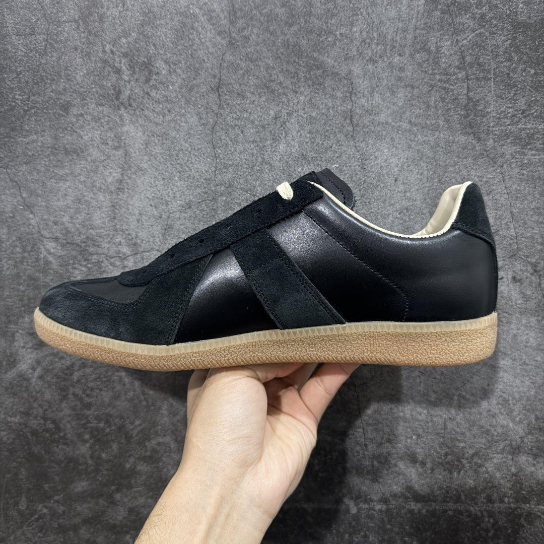 图片[2]-【ZOK纯原】Maison Margiela Calfskin Replica MM6 马吉拉复古低帮时尚德训鞋 私人订单打造 高端零售专供批次 全套原楦原纸板原厂数据开发 全鞋荧光划线卡点 胶水把控整洁度追求极致完美 多重QC质检 超越公司货的品控标准 实实在在的免检产品 原盒原配防尘袋购物卡 全网唯一正确0-23数字排版 一比一间距字体 内里全头层小羊皮 原版防滑鞋底设计 灰色翻毛牛皮 白色细纹贝利头层皮 依照原版逐帧开发 原装淡粉纸板中底带编号钢印 尺码：35 36 36.5 37 38 39 40 41 42 42.5 43 44 44.5 45-选品中心
