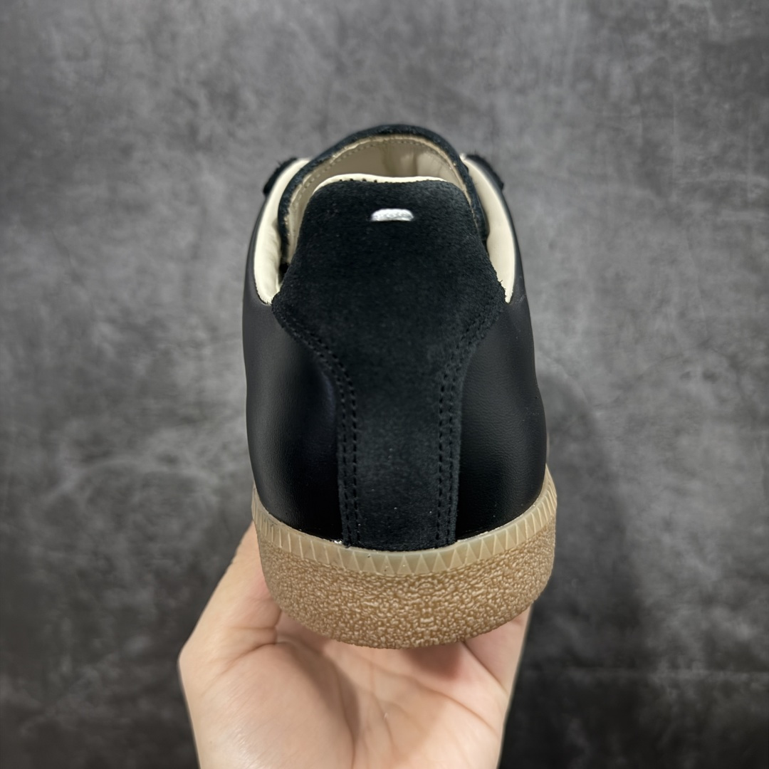 图片[4]-【ZOK纯原】Maison Margiela Calfskin Replica MM6 马吉拉复古低帮时尚德训鞋 私人订单打造 高端零售专供批次 全套原楦原纸板原厂数据开发 全鞋荧光划线卡点 胶水把控整洁度追求极致完美 多重QC质检 超越公司货的品控标准 实实在在的免检产品 原盒原配防尘袋购物卡 全网唯一正确0-23数字排版 一比一间距字体 内里全头层小羊皮 原版防滑鞋底设计 灰色翻毛牛皮 白色细纹贝利头层皮 依照原版逐帧开发 原装淡粉纸板中底带编号钢印 尺码：35 36 36.5 37 38 39 40 41 42 42.5 43 44 44.5 45-选品中心