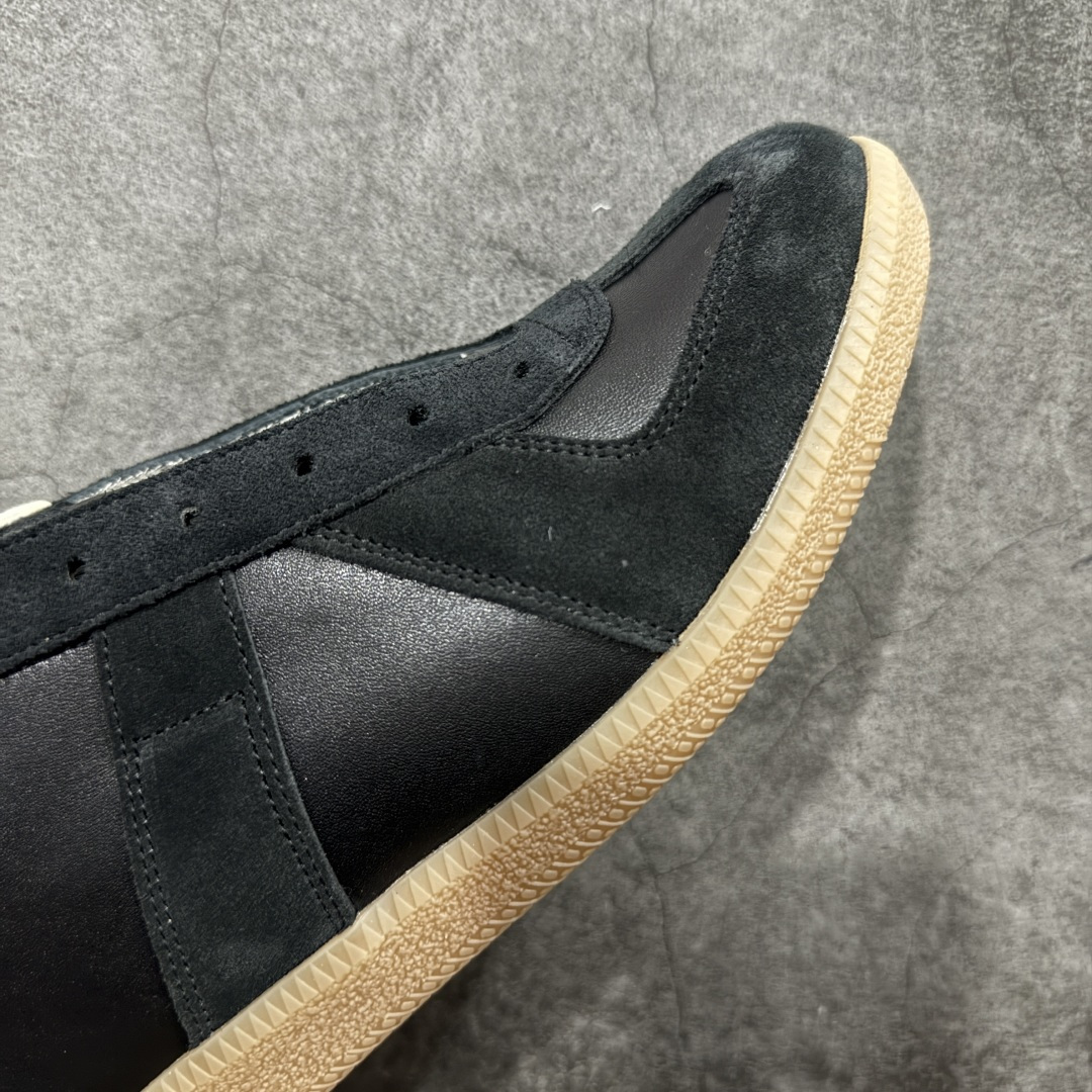 图片[6]-【ZOK纯原】Maison Margiela Calfskin Replica MM6 马吉拉复古低帮时尚德训鞋 私人订单打造 高端零售专供批次 全套原楦原纸板原厂数据开发 全鞋荧光划线卡点 胶水把控整洁度追求极致完美 多重QC质检 超越公司货的品控标准 实实在在的免检产品 原盒原配防尘袋购物卡 全网唯一正确0-23数字排版 一比一间距字体 内里全头层小羊皮 原版防滑鞋底设计 灰色翻毛牛皮 白色细纹贝利头层皮 依照原版逐帧开发 原装淡粉纸板中底带编号钢印 尺码：35 36 36.5 37 38 39 40 41 42 42.5 43 44 44.5 45-选品中心