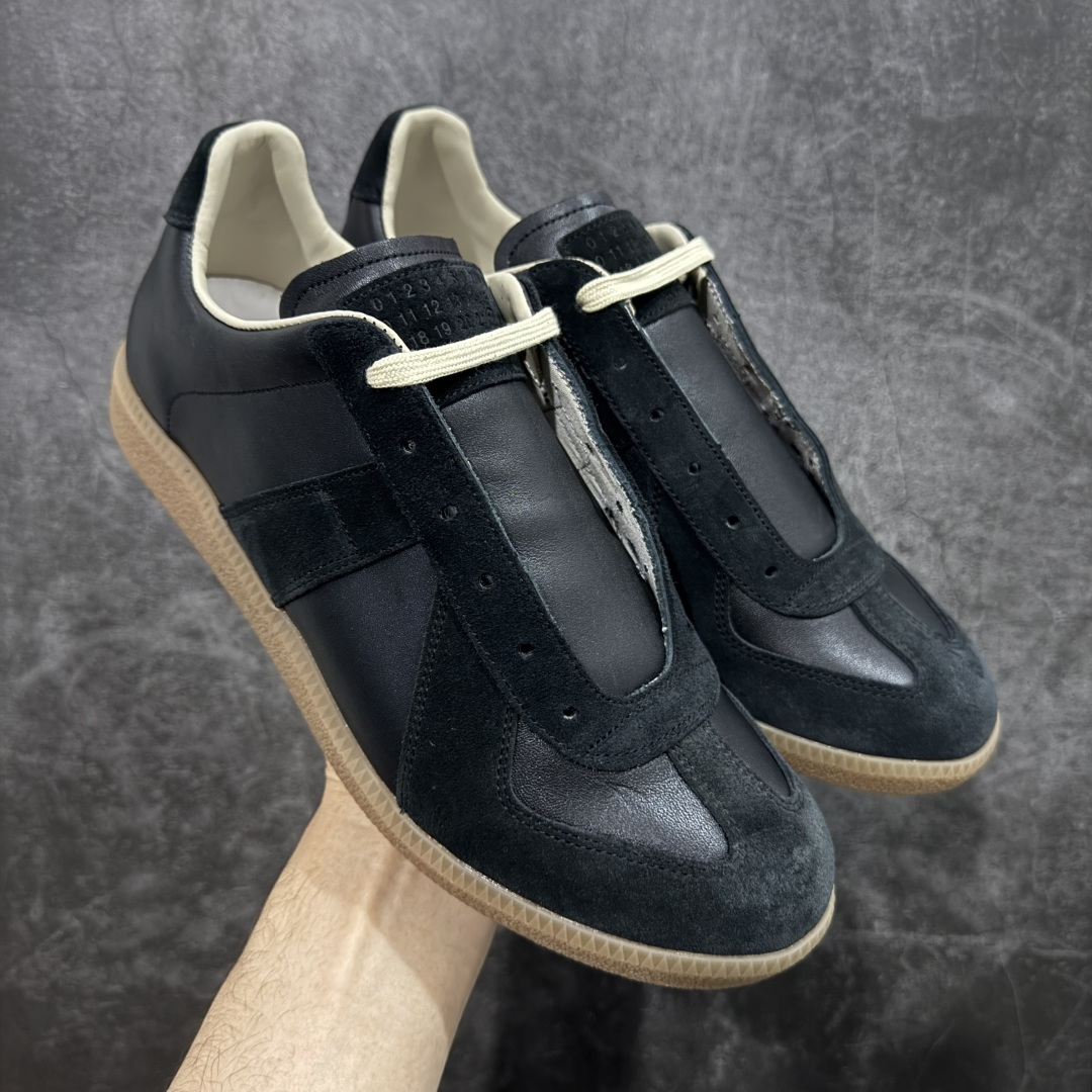 【ZOK纯原】Maison Margiela Calfskin Replica MM6 马吉拉复古低帮时尚德训鞋 私人订单打造 高端零售专供批次 全套原楦原纸板原厂数据开发 全鞋荧光划线卡点 胶水把控整洁度追求极致完美 多重QC质检 超越公司货的品控标准 实实在在的免检产品 原盒原配防尘袋购物卡 全网唯一正确0-23数字排版 一比一间距字体 内里全头层小羊皮 原版防滑鞋底设计 灰色翻毛牛皮 白色细纹贝利头层皮 依照原版逐帧开发 原装淡粉纸板中底带编号钢印 尺码：35 36 36.5 37 38 39 40 41 42 42.5 43 44 44.5 45-选品中心