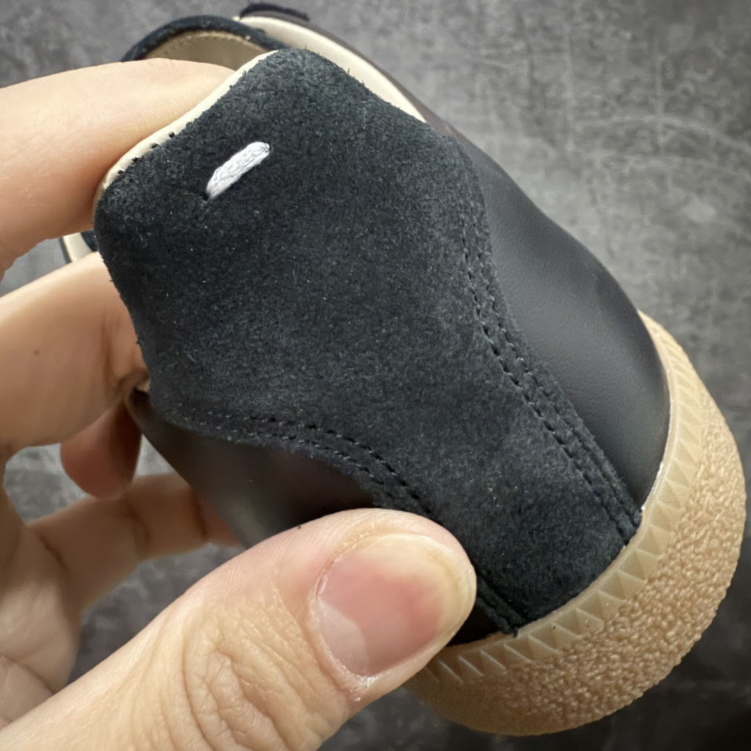 图片[2]-【ZOK纯原】Maison Margiela Calfskin Replica MM6 马吉拉复古低帮时尚德训鞋 私人订单打造 高端零售专供批次 全套原楦原纸板原厂数据开发 全鞋荧光划线卡点 胶水把控整洁度追求极致完美 多重QC质检 超越公司货的品控标准 实实在在的免检产品 原盒原配防尘袋购物卡 全网唯一正确0-23数字排版 一比一间距字体 内里全头层小羊皮 原版防滑鞋底设计 灰色翻毛牛皮 白色细纹贝利头层皮 依照原版逐帧开发 原装淡粉纸板中底带编号钢印 尺码：35 36 36.5 37 38 39 40 41 42 42.5 43 44 44.5 45-选品中心