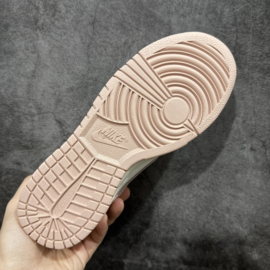 图片[9]-【CS纯原版】DUNK 官方新版双勾 马年限定🔥金勾浅白粉 马上发财❗️马上有钱❗️ 纯原大厂出品 顶级版本👏 原装头层材料 独家版型蒸餾加工 帶來的是更好的视觉和脚感体验 大厂纯原品质出货 清洁度 电绣工艺 皮料切割干净无任何毛边 细节完美 货号：IB4417-102 尺码：36 36.5 37.5 38 38.5 39 40 40.5 41 42 42.5 43 44 44.5 45 46-选品中心