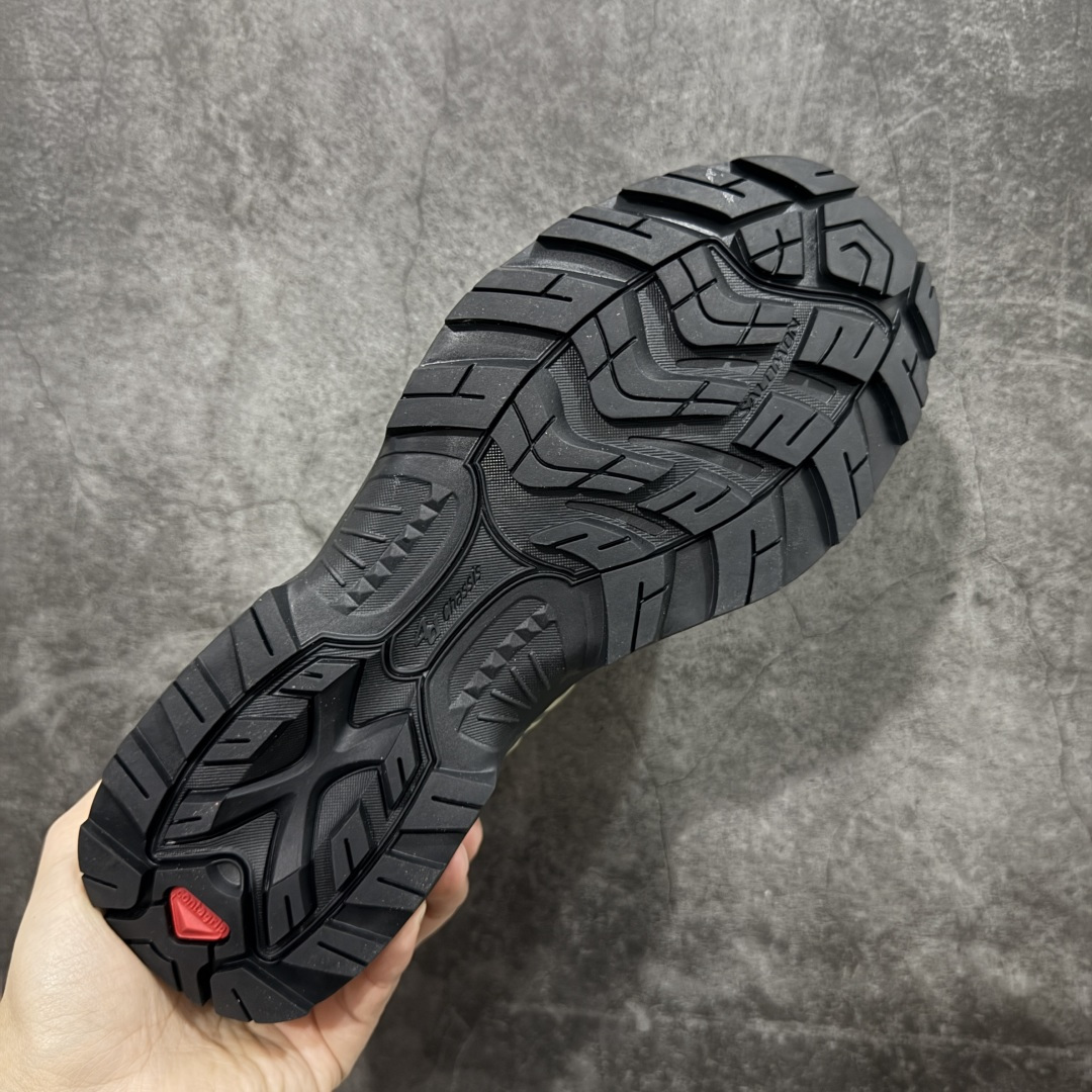 图片[9]-【A1外贸版】Salomon XT-QUEST ADV 萨洛蒙情侣款户外机能鞋 香槟色 417590 全新外贸大厂出品 细节品质大改进 独立私模 最大做到47.5码 全鞋采用为原厂一致材料打造 全新鞋型 相对市场版本 版型更正 全新玻璃冲刀 清洁度提升 同步原版左右鞋带孔的间距加大（市场版间距太小） 网面与鞋头材料校对一致无色差（市面版本有色差） 大底contagrip凹陷程度同步原版（市面版都有差别） 鞋舌两侧鞋帮脚踝处更加直挺（之前老版往中间踏） 鞋头处添加☯️太极标 所有细节多次修改校正 坚持同步原版无差别 毋庸置疑全市场最好的版本💪🏻终端优势供应 尺码：36 36.5 37.5 38 38.5 39 40 40.5 41 42 42.5 43 44 44.5 45 46 47.5-选品中心