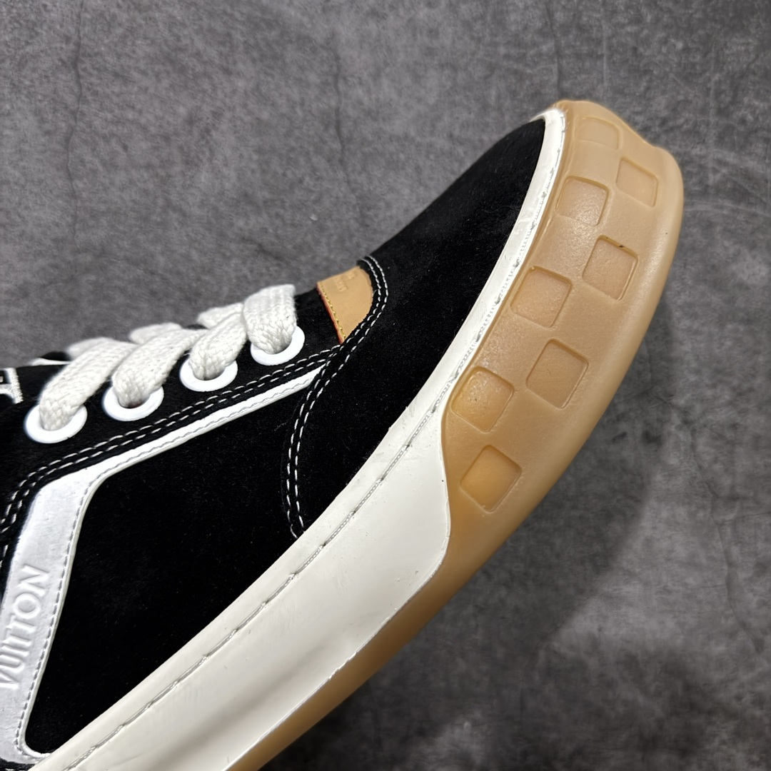图片[6]-【升级版】LV 路易威登LOUIS VUITTON Tilted Low Sneakers 倾斜系列低帮复古休闲运动文化百搭板鞋 2026早春款板鞋 广东原产 升级原楦型开发纸版 厚实抽屉礼品鞋盒及包装说明书防尘布袋物件(附送官方快递加固牛皮纸外盒!!)#采用Monogram 丹宁布鞋面材质#鞋垫嵌入软脚感EVA物料#后跟耐弯折滴塑支撑片#全新开发TPR光泽组合隔色鞋底❗ 尺码：40 41 42 43 44 45-选品中心
