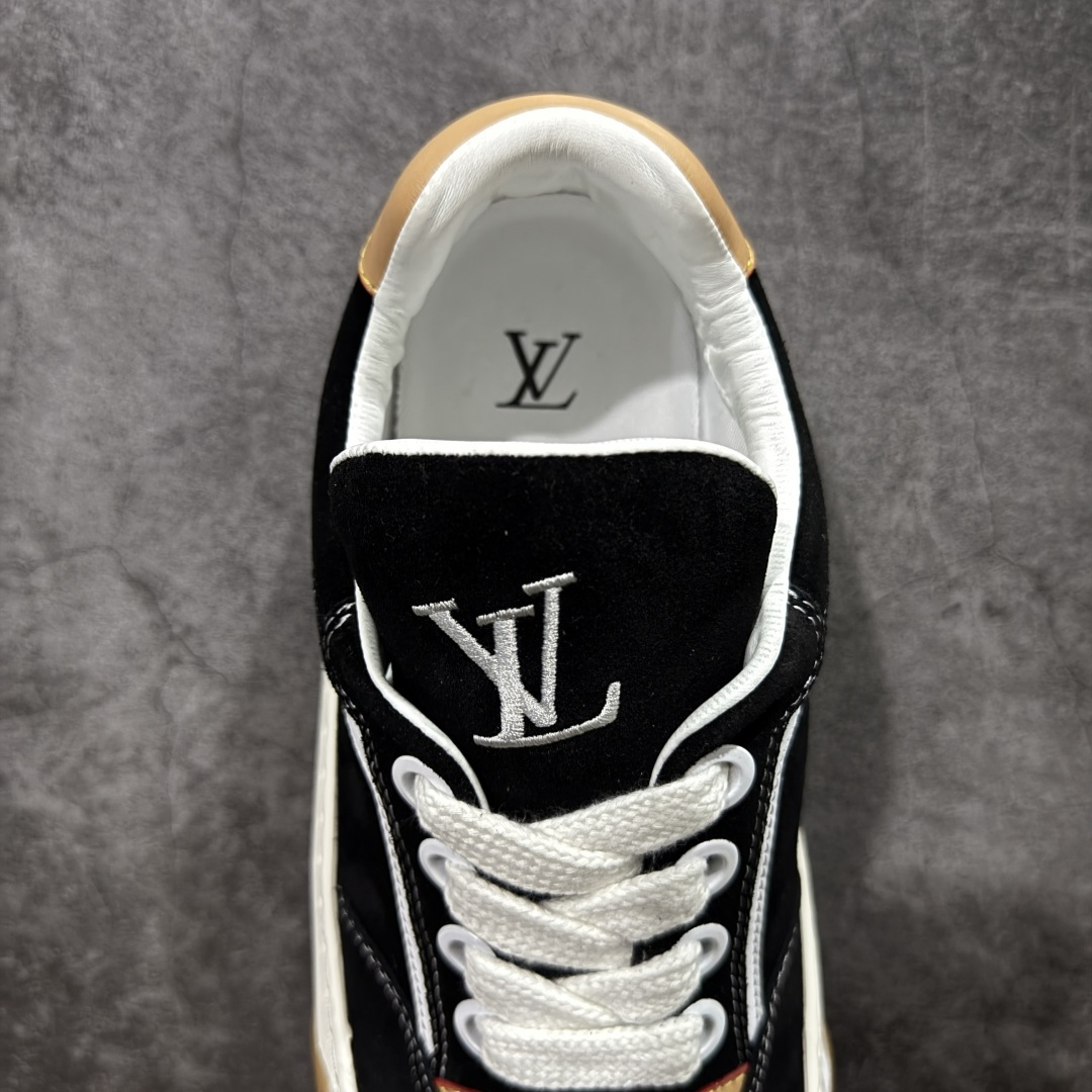 图片[8]-【升级版】LV 路易威登LOUIS VUITTON Tilted Low Sneakers 倾斜系列低帮复古休闲运动文化百搭板鞋 2026早春款板鞋 广东原产 升级原楦型开发纸版 厚实抽屉礼品鞋盒及包装说明书防尘布袋物件(附送官方快递加固牛皮纸外盒!!)#采用Monogram 丹宁布鞋面材质#鞋垫嵌入软脚感EVA物料#后跟耐弯折滴塑支撑片#全新开发TPR光泽组合隔色鞋底❗ 尺码：40 41 42 43 44 45-选品中心