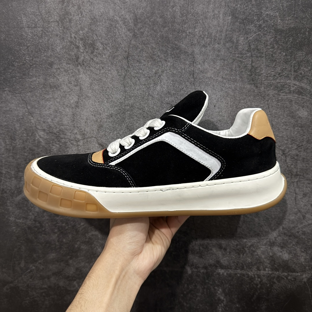 图片[2]-【升级版】LV 路易威登LOUIS VUITTON Tilted Low Sneakers 倾斜系列低帮复古休闲运动文化百搭板鞋 2026早春款板鞋 广东原产 升级原楦型开发纸版 厚实抽屉礼品鞋盒及包装说明书防尘布袋物件(附送官方快递加固牛皮纸外盒!!)#采用Monogram 丹宁布鞋面材质#鞋垫嵌入软脚感EVA物料#后跟耐弯折滴塑支撑片#全新开发TPR光泽组合隔色鞋底❗ 尺码：40 41 42 43 44 45-选品中心