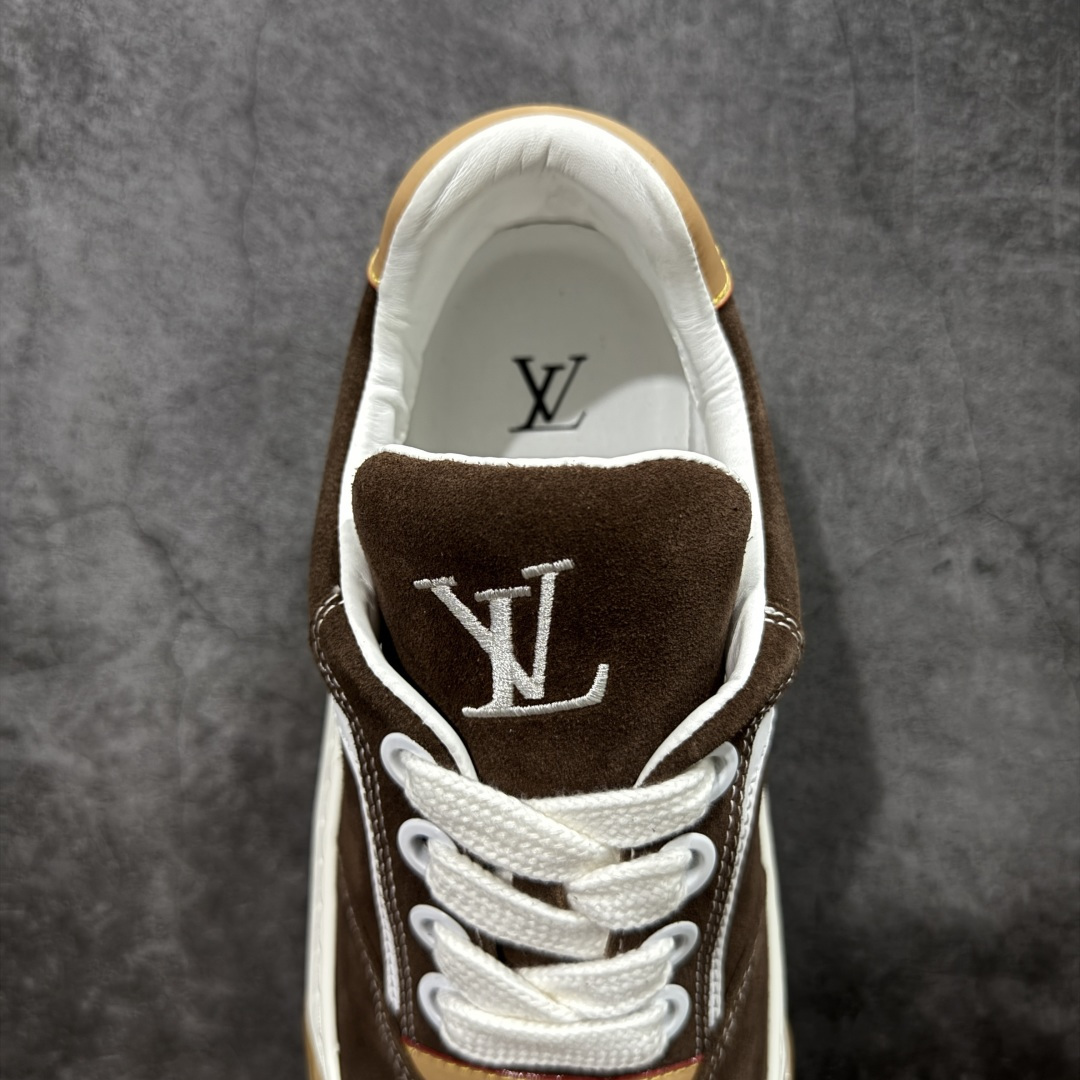 图片[8]-【升级版】LV 路易威登LOUIS VUITTON Tilted Low Sneakers 倾斜系列低帮复古休闲运动文化百搭板鞋 2026早春款板鞋 广东原产 升级原楦型开发纸版 厚实抽屉礼品鞋盒及包装说明书防尘布袋物件(附送官方快递加固牛皮纸外盒!!)#采用Monogram 丹宁布鞋面材质#鞋垫嵌入软脚感EVA物料#后跟耐弯折滴塑支撑片#全新开发TPR光泽组合隔色鞋底❗ 尺码：40 41 42 43 44 45-选品中心