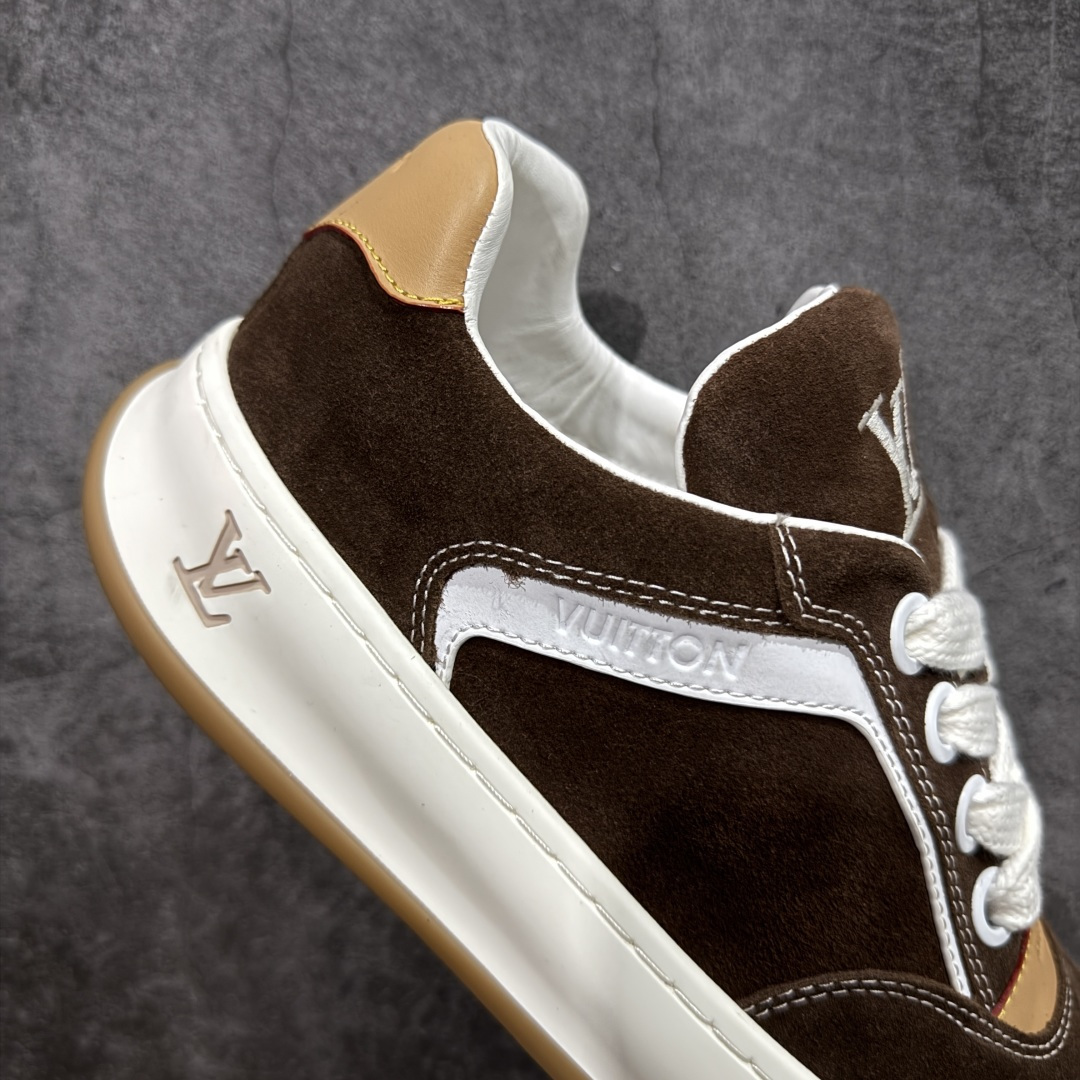 图片[7]-【升级版】LV 路易威登LOUIS VUITTON Tilted Low Sneakers 倾斜系列低帮复古休闲运动文化百搭板鞋 2026早春款板鞋 广东原产 升级原楦型开发纸版 厚实抽屉礼品鞋盒及包装说明书防尘布袋物件(附送官方快递加固牛皮纸外盒!!)#采用Monogram 丹宁布鞋面材质#鞋垫嵌入软脚感EVA物料#后跟耐弯折滴塑支撑片#全新开发TPR光泽组合隔色鞋底❗ 尺码：40 41 42 43 44 45-选品中心