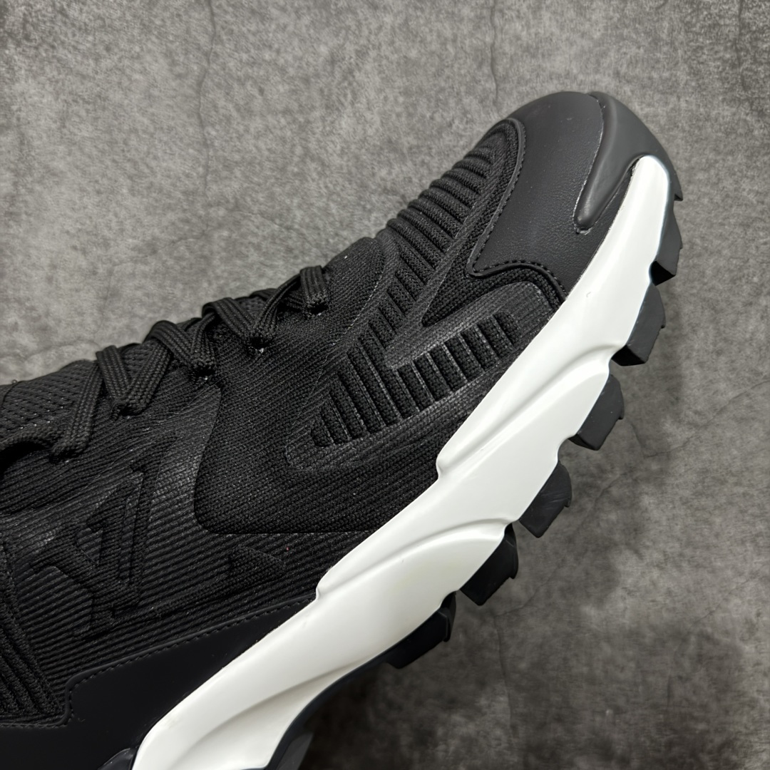 图片[6]-【YS 纯原】 广奢高端货 路易威登LOUIS VUITTON Runner Tatic系列 牛皮革 · 织物·圆头系带 · 低帮休闲男鞋 ✦ LV高端运动线 Runner Tatic 正统版型 ✦ 头层小牛皮革鞋面，纹理细腻、挺括高级 ✦ 原厂网面拼接结构，透气轻盈不闷脚 ✦ 圆头低帮设计，上脚更显修长与干净 ✦ 原楦开模开发，包裹感流畅贴合 ✦ 独家轻量缓震中底，行走舒适度拉满 ✦ 耐磨橡胶外底，抓地稳、耐穿强 ✦ LV Logo、花纹、结构点位全部对版 ✦ 专柜级包装＋配件齐全 ✦ 蓝色百搭耐看，通勤/日常轻奢必备 尺码：38-46-选品中心