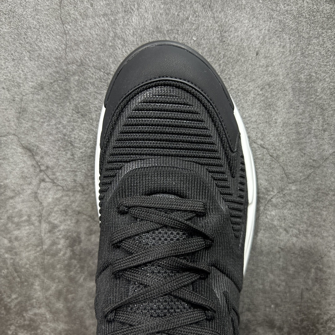 图片[5]-【YS 纯原】 广奢高端货 路易威登LOUIS VUITTON Runner Tatic系列 牛皮革 · 织物·圆头系带 · 低帮休闲男鞋 ✦ LV高端运动线 Runner Tatic 正统版型 ✦ 头层小牛皮革鞋面，纹理细腻、挺括高级 ✦ 原厂网面拼接结构，透气轻盈不闷脚 ✦ 圆头低帮设计，上脚更显修长与干净 ✦ 原楦开模开发，包裹感流畅贴合 ✦ 独家轻量缓震中底，行走舒适度拉满 ✦ 耐磨橡胶外底，抓地稳、耐穿强 ✦ LV Logo、花纹、结构点位全部对版 ✦ 专柜级包装＋配件齐全 ✦ 蓝色百搭耐看，通勤/日常轻奢必备 尺码：38-46-选品中心