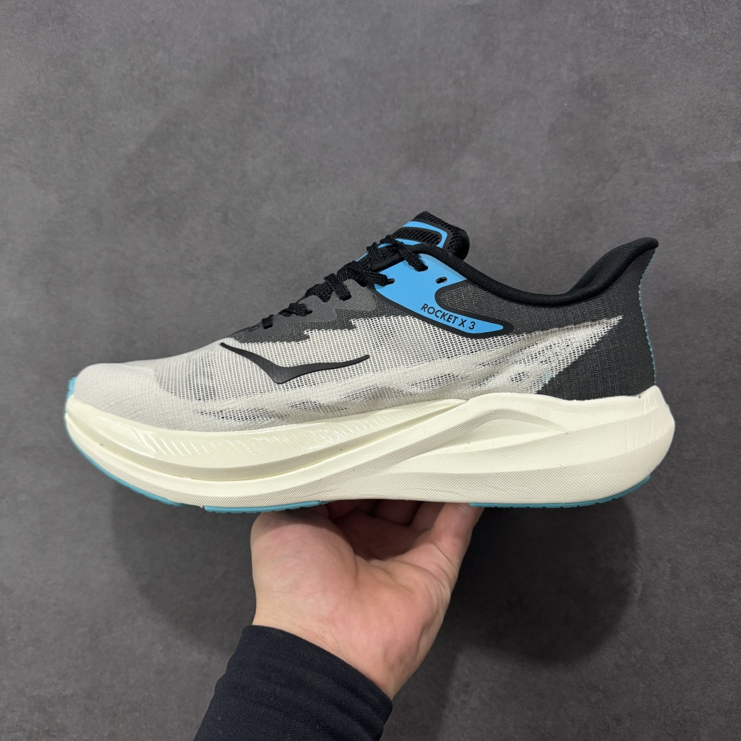 图片[2]-【公司级】HOKA ONE ONE Rocket X 3 低帮专业越野跑步鞋 实拍首发 相较于前几代Mafate包裹感更好 跟Speedgoat(快速羚羊)系列比起来更加舒适 鞋底防滑性能在下坡的石板台阶和原始路面都有很好的表现 HOKA血统属性厚底设计 在快速下坡时起到缓震保护作用 减少重力给予脚踝、膝部、髋关节等处带来的冲击力 货号：1168724-WBLC 尺码：36 36.5 37 37.5 38 38.5 39 40 40.5 41 42 42.5 43 44 44.5 45-选品中心
