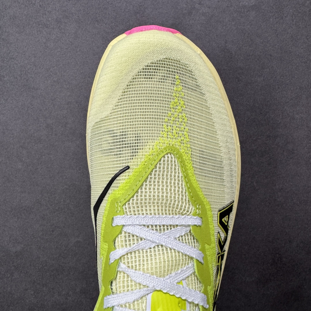 图片[8]-【公司级】HOKA ONE ONE Rocket X 3 低帮专业越野跑步鞋 实拍首发 相较于前几代Mafate包裹感更好 跟Speedgoat(快速羚羊)系列比起来更加舒适 鞋底防滑性能在下坡的石板台阶和原始路面都有很好的表现 HOKA血统属性厚底设计 在快速下坡时起到缓震保护作用 减少重力给予脚踝、膝部、髋关节等处带来的冲击力 货号：1168724-SNLG 尺码：36 36.5 37 37.5 38 38.5 39 40 40.5 41 42 42.5 43 44 44.5 45-选品中心