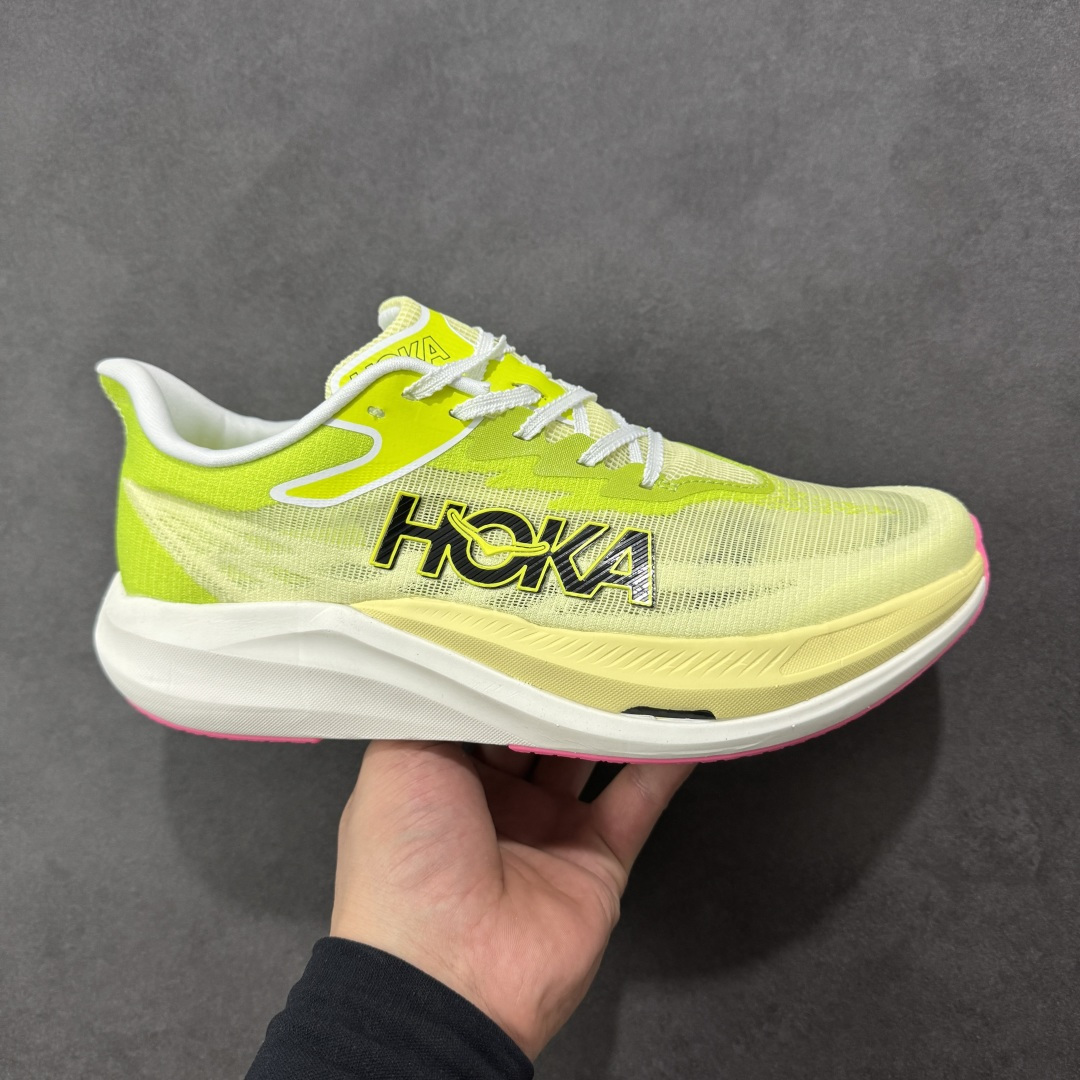【公司级】HOKA ONE ONE Rocket X 3 低帮专业越野跑步鞋 实拍首发 相较于前几代Mafate包裹感更好 跟Speedgoat(快速羚羊)系列比起来更加舒适 鞋底防滑性能在下坡的石板台阶和原始路面都有很好的表现 HOKA血统属性厚底设计 在快速下坡时起到缓震保护作用 减少重力给予脚踝、膝部、髋关节等处带来的冲击力 货号：1168724-SNLG 尺码：36 36.5 37 37.5 38 38.5 39 40 40.5 41 42 42.5 43 44 44.5 45-选品中心