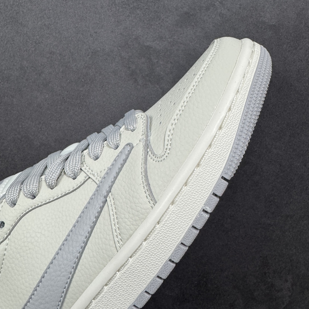 图片[5]-【定制版】Travis Scott x Fragment Design x Air Jordan 1 Low OG SP AJ1 乔1闪电联名 低帮文化休闲板鞋 LK1099-062  #多方联名合作融合了Travis Scott 独特的音乐风格，藤原浩个性的设计风格以及Jordan品牌的经典元素 使其成为一双具有独特身份和价值的鞋子 清新而立体的外观加上联名标识更突出了其独特身份 这种配色方案显示出活力和时尚感 在视觉上引人注目 鞋身的质感和细腻的细节处理使其显得高端而格调十足 这款“倒钩”联名是设计与创意完美结合 融合多方的个性风格是一款备受瞩目的潮流鞋款  尺码：36 36.5 37.5 38 38.5 39 40 40.5 41 42 42.5 43 44 44.5 45-选品中心