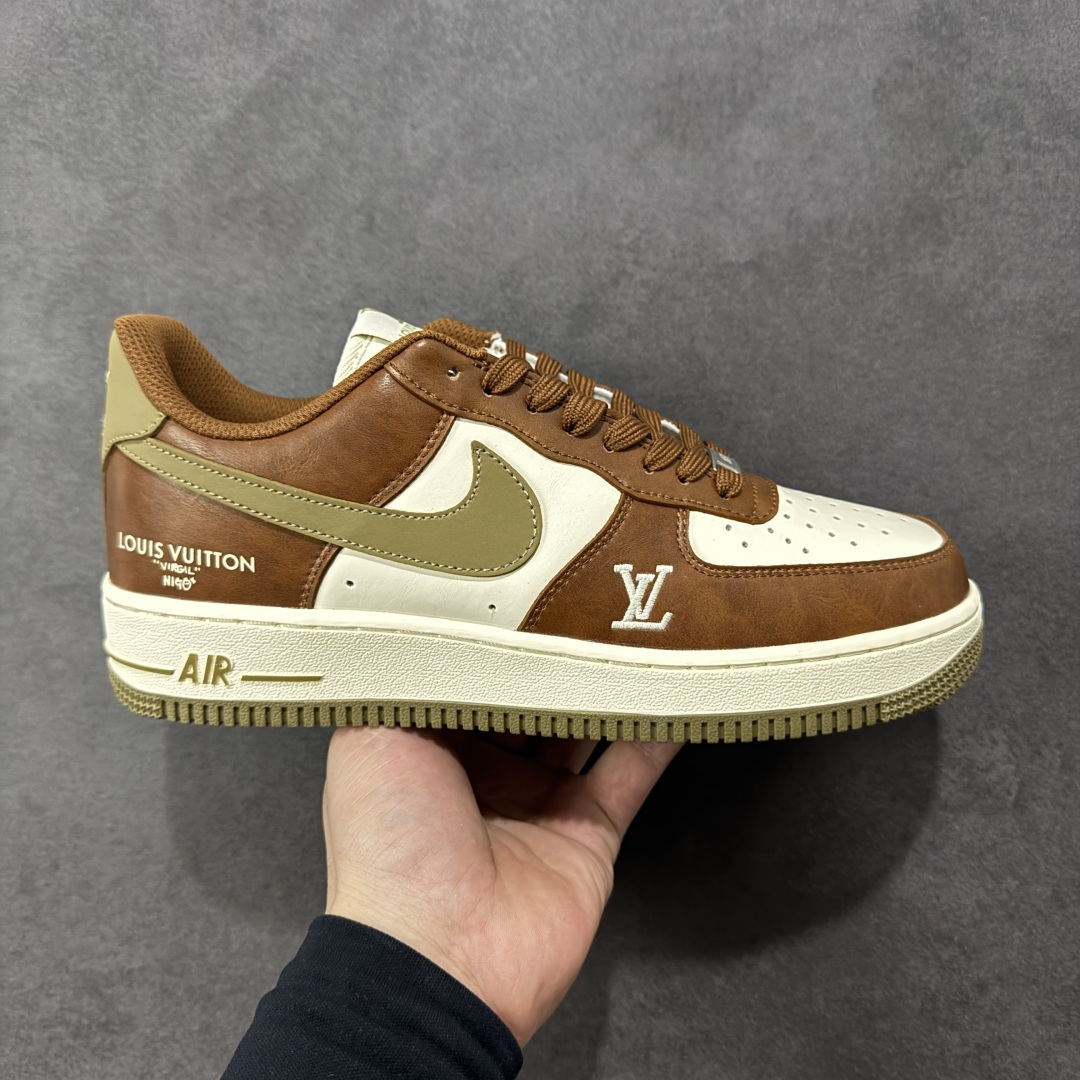【定制版】Nike Air Force 1\’07 Low 联名 白棕摩卡 空军一号低帮休闲板鞋 NH0601-590  #原楦头原纸板 高端定制鞋盒 原厂鞋底 超高清洁度 细节完美  尺码：36 36.5 37.5 38 38.5 39 40 40.5 41 42 42.5 43 44 44.5 45 编码：HXSB310320-选品中心