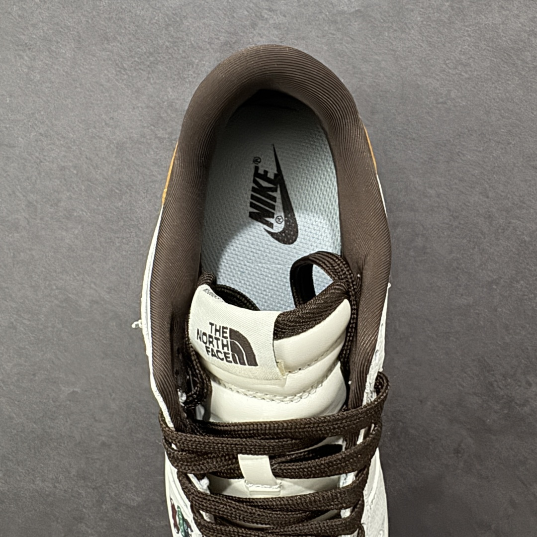 图片[7]-【定制版】Nike SB Dunk Low 北面联名 白黑棕 高端定制 低帮休闲板鞋  #定制鞋盒 大厂纯原品质出货 超高清洁度 皮料切割干净无任何毛边 细节完美 货号：YF9511-916  尺码：36 36.5 37.5 38 38.5 39 40 40.5 41 42 42.5 43 44 44.5 45-选品中心