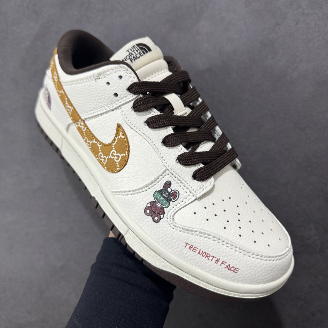 图片[3]-【定制版】Nike SB Dunk Low 北面联名 白黑棕 高端定制 低帮休闲板鞋  #定制鞋盒 大厂纯原品质出货 超高清洁度 皮料切割干净无任何毛边 细节完美 货号：YF9511-916  尺码：36 36.5 37.5 38 38.5 39 40 40.5 41 42 42.5 43 44 44.5 45-选品中心