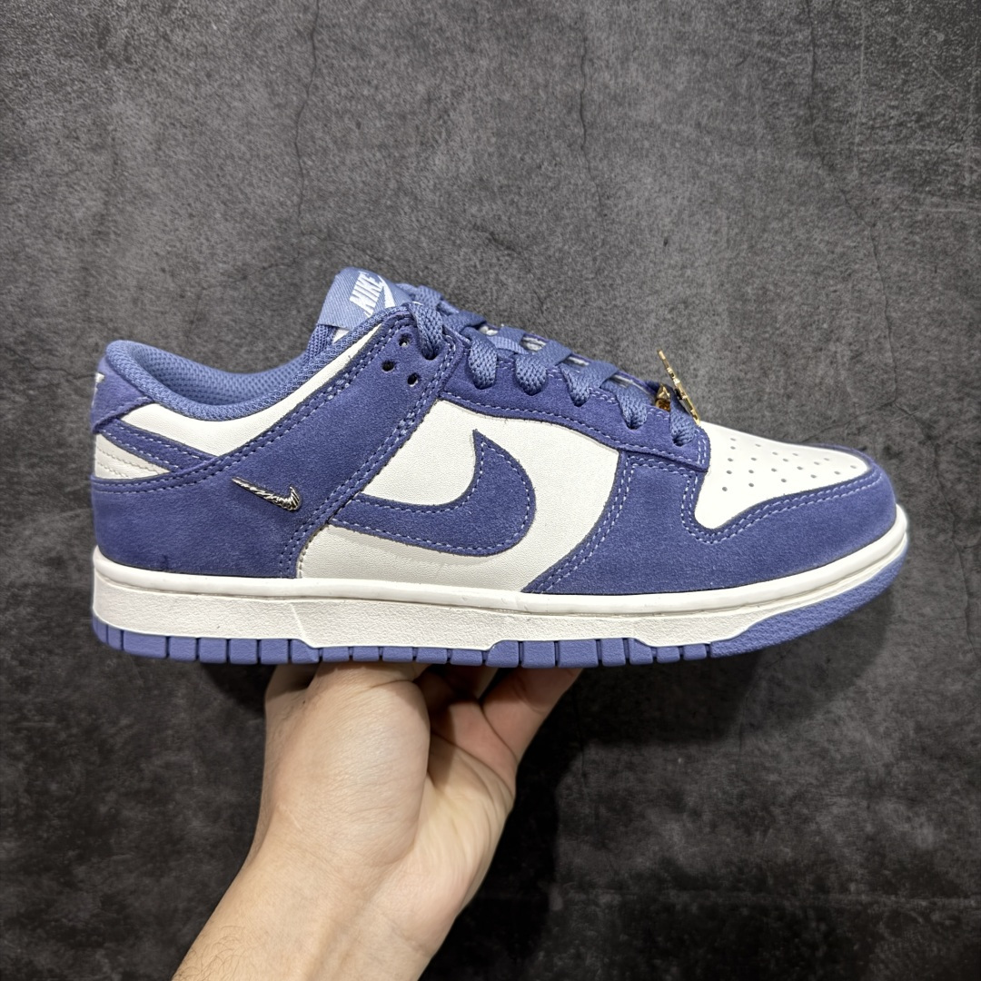 【CS纯原版】DUNK 官方新版双勾 马年限定🔥金勾浅白紫 马上发财❗️马上有钱❗️ 纯原大厂出品 顶级版本👏 原装头层材料 独家版型蒸餾加工 帶來的是更好的视觉和脚感体验 大厂纯原品质出货 清洁度 电绣工艺 皮料切割干净无任何毛边 细节完美 货号：IB4417-103 尺码：36 36.5 37.5 38 38.5 39 40 40.5 41 42 42.5 43 44 44.5 45 46-选品中心