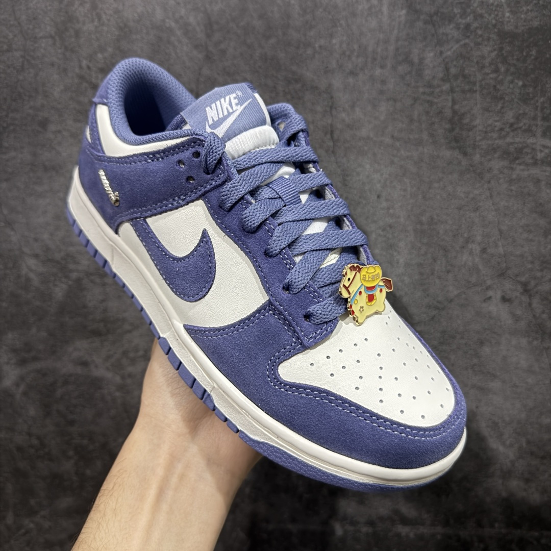 图片[3]-【CS纯原版】DUNK 官方新版双勾 马年限定🔥金勾浅白紫 马上发财❗️马上有钱❗️ 纯原大厂出品 顶级版本👏 原装头层材料 独家版型蒸餾加工 帶來的是更好的视觉和脚感体验 大厂纯原品质出货 清洁度 电绣工艺 皮料切割干净无任何毛边 细节完美 货号：IB4417-103 尺码：36 36.5 37.5 38 38.5 39 40 40.5 41 42 42.5 43 44 44.5 45 46-选品中心