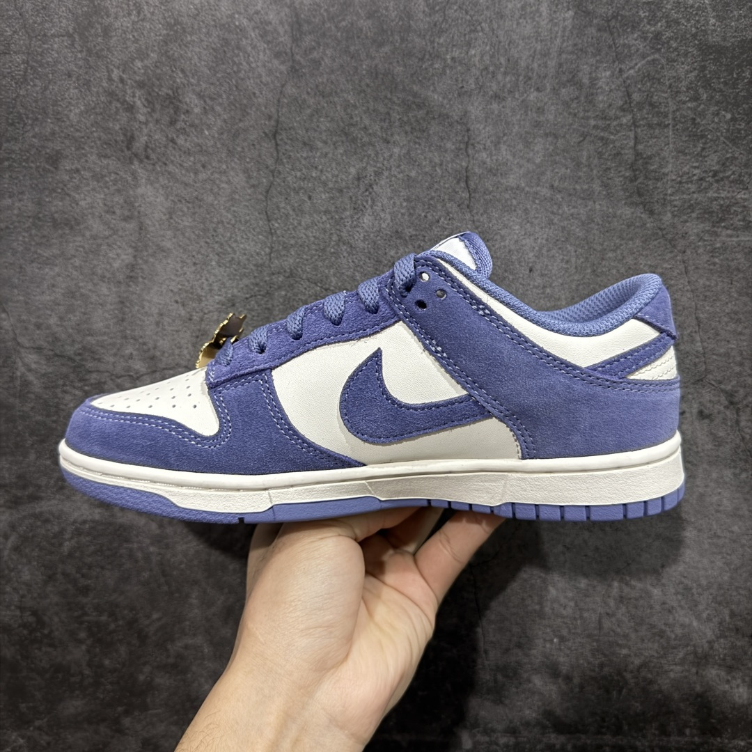 图片[2]-【CS纯原版】DUNK 官方新版双勾 马年限定🔥金勾浅白紫 马上发财❗️马上有钱❗️ 纯原大厂出品 顶级版本👏 原装头层材料 独家版型蒸餾加工 帶來的是更好的视觉和脚感体验 大厂纯原品质出货 清洁度 电绣工艺 皮料切割干净无任何毛边 细节完美 货号：IB4417-103 尺码：36 36.5 37.5 38 38.5 39 40 40.5 41 42 42.5 43 44 44.5 45 46-选品中心