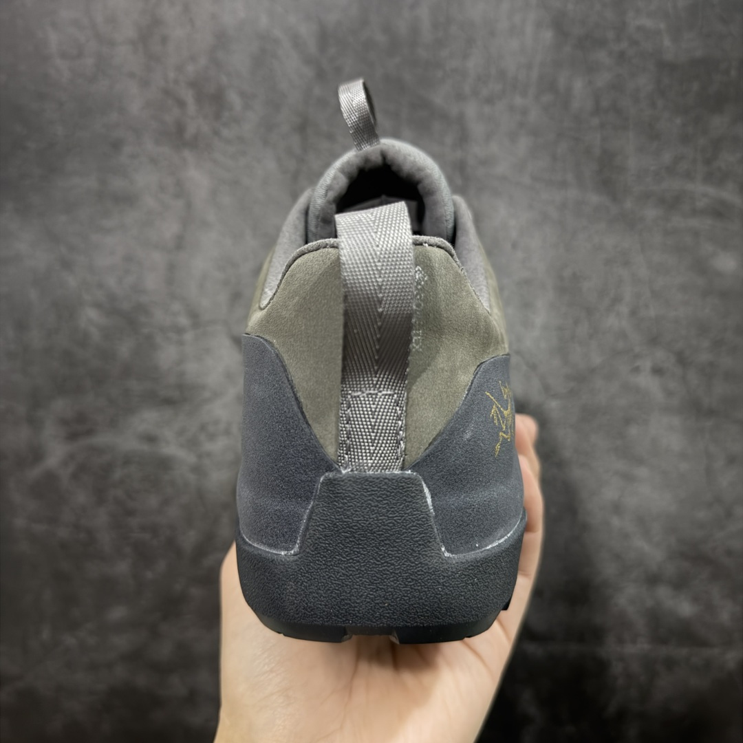 图片[4]-【莞产纯原】Arcteryx始祖鸟 Konseal Shoe 舒适 防滑耐磨透气支撑抓地 登山鞋 黑色 全鞋采用头层麂皮 耐磨防滑黄金V底 莞产高品质 区别市场通货 代购指定版本 原数据开发 不掉标 正确高频字体 鸟爪细节完美 区别市场公版货 错误字体货 中底带钢印上脚舒适轻便无负重感 四季百搭 始祖鸟 KONSEAL 轻量户外鞋，这双鞋，不仅仅可以穿着逛街上班，更可以穿着徒步旅游甚至攀岩！说实话，没多少人真的会去攀岩，经我们试穿，这双鞋，日常穿也是非常舒服轻便！搭配日常的衣服完全不违和！结构中底TPU底盘，保护双脚。配置3D模具保护双脚+一体化系带系统，鞋面防撕裂网布、TPU保护膜和牛巴革合成面料，喜欢放心入！这种类型的鞋子咱们家超难得遇到一次，喜欢一定不要错过 尺码：39-45-选品中心