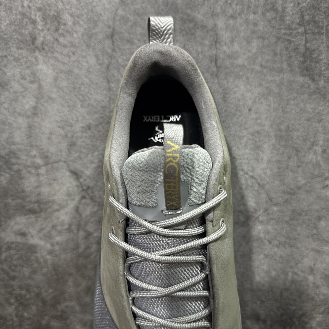 图片[8]-【莞产纯原】Arcteryx始祖鸟 Konseal Shoe 舒适 防滑耐磨透气支撑抓地 登山鞋 黑色 全鞋采用头层麂皮 耐磨防滑黄金V底 莞产高品质 区别市场通货 代购指定版本 原数据开发 不掉标 正确高频字体 鸟爪细节完美 区别市场公版货 错误字体货 中底带钢印上脚舒适轻便无负重感 四季百搭 始祖鸟 KONSEAL 轻量户外鞋，这双鞋，不仅仅可以穿着逛街上班，更可以穿着徒步旅游甚至攀岩！说实话，没多少人真的会去攀岩，经我们试穿，这双鞋，日常穿也是非常舒服轻便！搭配日常的衣服完全不违和！结构中底TPU底盘，保护双脚。配置3D模具保护双脚+一体化系带系统，鞋面防撕裂网布、TPU保护膜和牛巴革合成面料，喜欢放心入！这种类型的鞋子咱们家超难得遇到一次，喜欢一定不要错过 尺码：39-45-选品中心