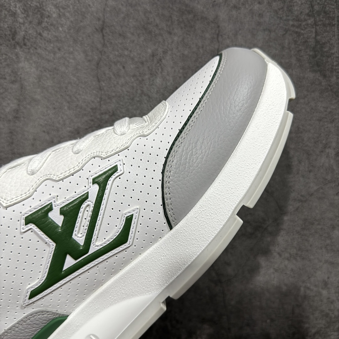 图片[6]-【YS纯原】Louis Vuitton Classic 2025秋天系列 路易威登LV 低帮 白黑色 圆头系带低邦经典走秀休闲鞋上脚非常舒适 奢侈用料，做工精细，中底印有欧洲制造英文字母 鞋面由意大利进口小牛皮拼接，侧边饰有品牌Loggo标志及签名，最新乳胶垫脚➕网布内里，脚感超舒适。原厂特供原版双色TPU组合大底。套包工艺 固特异缝合锁边 面料：独家定制头层牛皮 配件：独家私模Vuitton标识 内里：定制丝滑网里一头层丝绸牛皮内里 大底：TPU组合大底耐磨防滑防黄 垫脚：新款乳胶垫-网纱吸汗 工艺：全电脑针车拉线 鞋头 后套 冷热定型 全套拉帮套楦中低LLogo花纹 包装 证书 卡片 说明书 合格证 防尘袋 全网最齐包装 尺码：39-45-选品中心