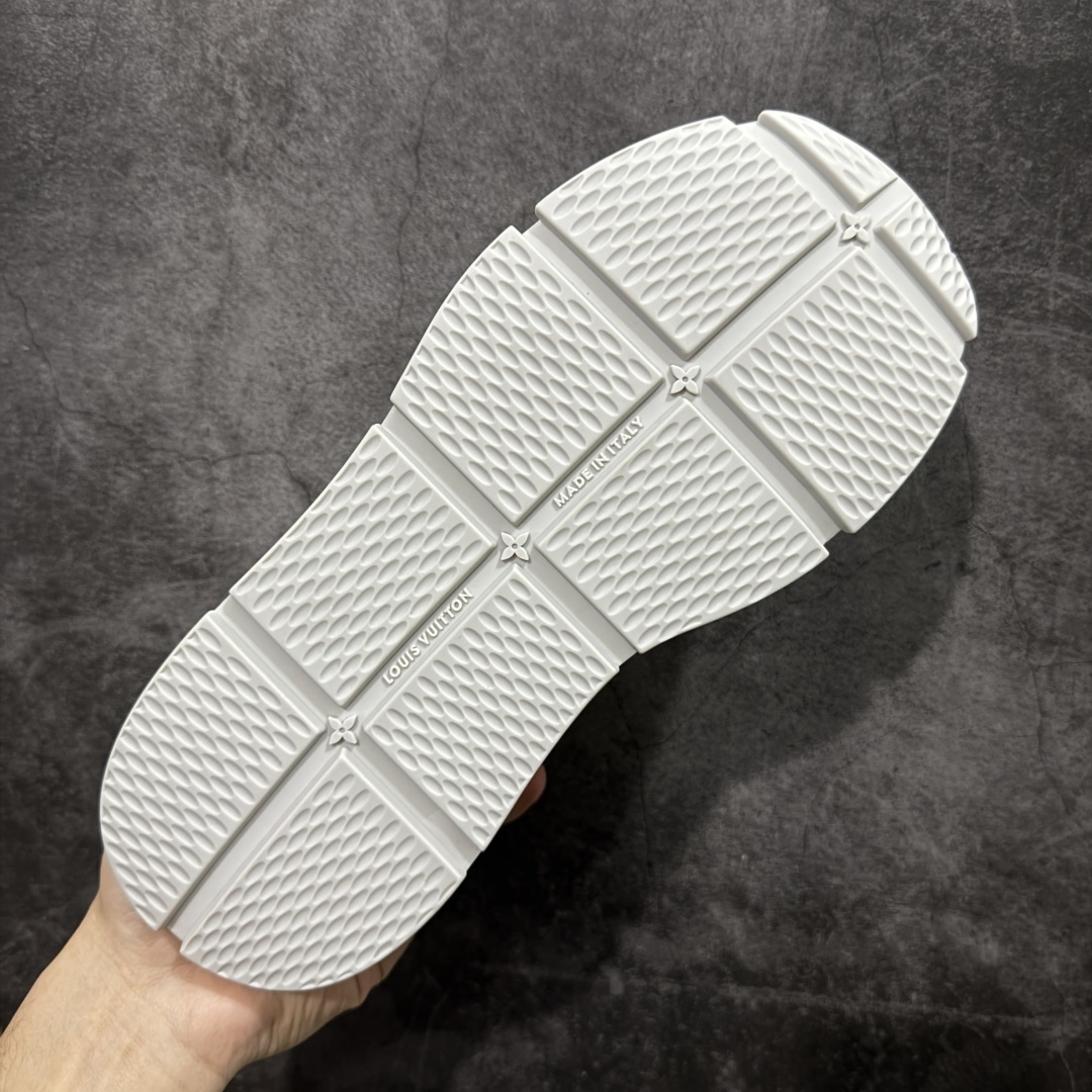 图片[9]-【YS纯原】Louis Vuitton Classic 2025秋天系列 路易威登LV 低帮 白黑色 圆头系带低邦经典走秀休闲鞋上脚非常舒适 奢侈用料，做工精细，中底印有欧洲制造英文字母 鞋面由意大利进口小牛皮拼接，侧边饰有品牌Loggo标志及签名，最新乳胶垫脚➕网布内里，脚感超舒适。原厂特供原版双色TPU组合大底。套包工艺 固特异缝合锁边 面料：独家定制头层牛皮 配件：独家私模Vuitton标识 内里：定制丝滑网里一头层丝绸牛皮内里 大底：TPU组合大底耐磨防滑防黄 垫脚：新款乳胶垫-网纱吸汗 工艺：全电脑针车拉线 鞋头 后套 冷热定型 全套拉帮套楦中低LLogo花纹 包装 证书 卡片 说明书 合格证 防尘袋 全网最齐包装 尺码：39-45-选品中心