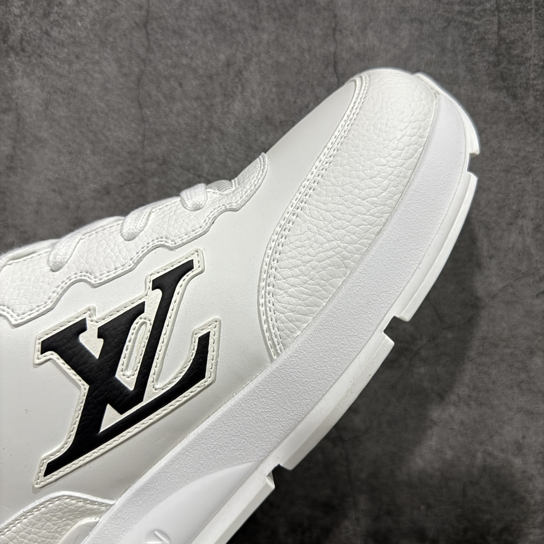 图片[6]-【YS纯原】Louis Vuitton Classic 2025秋天系列 路易威登LV 低帮 白黑色 圆头系带低邦经典走秀休闲鞋上脚非常舒适 奢侈用料，做工精细，中底印有欧洲制造英文字母 鞋面由意大利进口小牛皮拼接，侧边饰有品牌Loggo标志及签名，最新乳胶垫脚➕网布内里，脚感超舒适。原厂特供原版双色TPU组合大底。套包工艺 固特异缝合锁边 面料：独家定制头层牛皮 配件：独家私模Vuitton标识 内里：定制丝滑网里一头层丝绸牛皮内里 大底：TPU组合大底耐磨防滑防黄 垫脚：新款乳胶垫-网纱吸汗 工艺：全电脑针车拉线 鞋头 后套 冷热定型 全套拉帮套楦中低LLogo花纹 包装 证书 卡片 说明书 合格证 防尘袋 全网最齐包装 尺码：39-45-选品中心