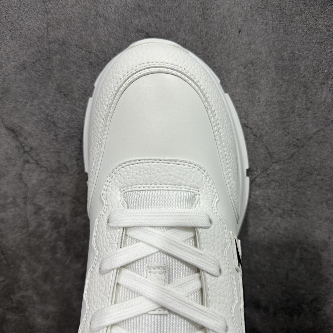 图片[5]-【YS纯原】Louis Vuitton Classic 2025秋天系列 路易威登LV 低帮 白黑色 圆头系带低邦经典走秀休闲鞋上脚非常舒适 奢侈用料，做工精细，中底印有欧洲制造英文字母 鞋面由意大利进口小牛皮拼接，侧边饰有品牌Loggo标志及签名，最新乳胶垫脚➕网布内里，脚感超舒适。原厂特供原版双色TPU组合大底。套包工艺 固特异缝合锁边 面料：独家定制头层牛皮 配件：独家私模Vuitton标识 内里：定制丝滑网里一头层丝绸牛皮内里 大底：TPU组合大底耐磨防滑防黄 垫脚：新款乳胶垫-网纱吸汗 工艺：全电脑针车拉线 鞋头 后套 冷热定型 全套拉帮套楦中低LLogo花纹 包装 证书 卡片 说明书 合格证 防尘袋 全网最齐包装 尺码：39-45-选品中心