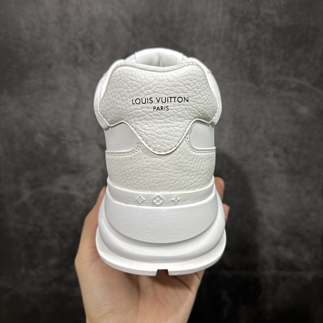 图片[4]-【YS纯原】Louis Vuitton Classic 2025秋天系列 路易威登LV 低帮 白黑色 圆头系带低邦经典走秀休闲鞋上脚非常舒适 奢侈用料，做工精细，中底印有欧洲制造英文字母 鞋面由意大利进口小牛皮拼接，侧边饰有品牌Loggo标志及签名，最新乳胶垫脚➕网布内里，脚感超舒适。原厂特供原版双色TPU组合大底。套包工艺 固特异缝合锁边 面料：独家定制头层牛皮 配件：独家私模Vuitton标识 内里：定制丝滑网里一头层丝绸牛皮内里 大底：TPU组合大底耐磨防滑防黄 垫脚：新款乳胶垫-网纱吸汗 工艺：全电脑针车拉线 鞋头 后套 冷热定型 全套拉帮套楦中低LLogo花纹 包装 证书 卡片 说明书 合格证 防尘袋 全网最齐包装 尺码：39-45-选品中心