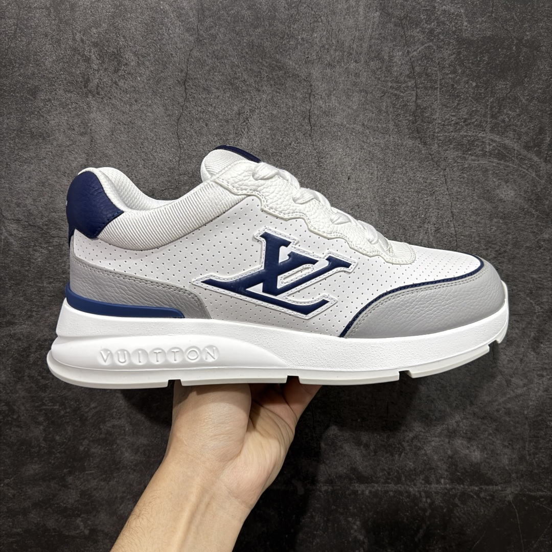 【YS纯原】Louis Vuitton Classic 2025秋天系列 路易威登LV 低帮 白黑色 圆头系带低邦经典走秀休闲鞋上脚非常舒适 奢侈用料，做工精细，中底印有欧洲制造英文字母 鞋面由意大利进口小牛皮拼接，侧边饰有品牌Loggo标志及签名，最新乳胶垫脚➕网布内里，脚感超舒适。原厂特供原版双色TPU组合大底。套包工艺 固特异缝合锁边 面料：独家定制头层牛皮 配件：独家私模Vuitton标识 内里：定制丝滑网里一头层丝绸牛皮内里 大底：TPU组合大底耐磨防滑防黄 垫脚：新款乳胶垫-网纱吸汗 工艺：全电脑针车拉线 鞋头 后套 冷热定型 全套拉帮套楦中低LLogo花纹 包装 证书 卡片 说明书 合格证 防尘袋 全网最齐包装 尺码：39-45-选品中心